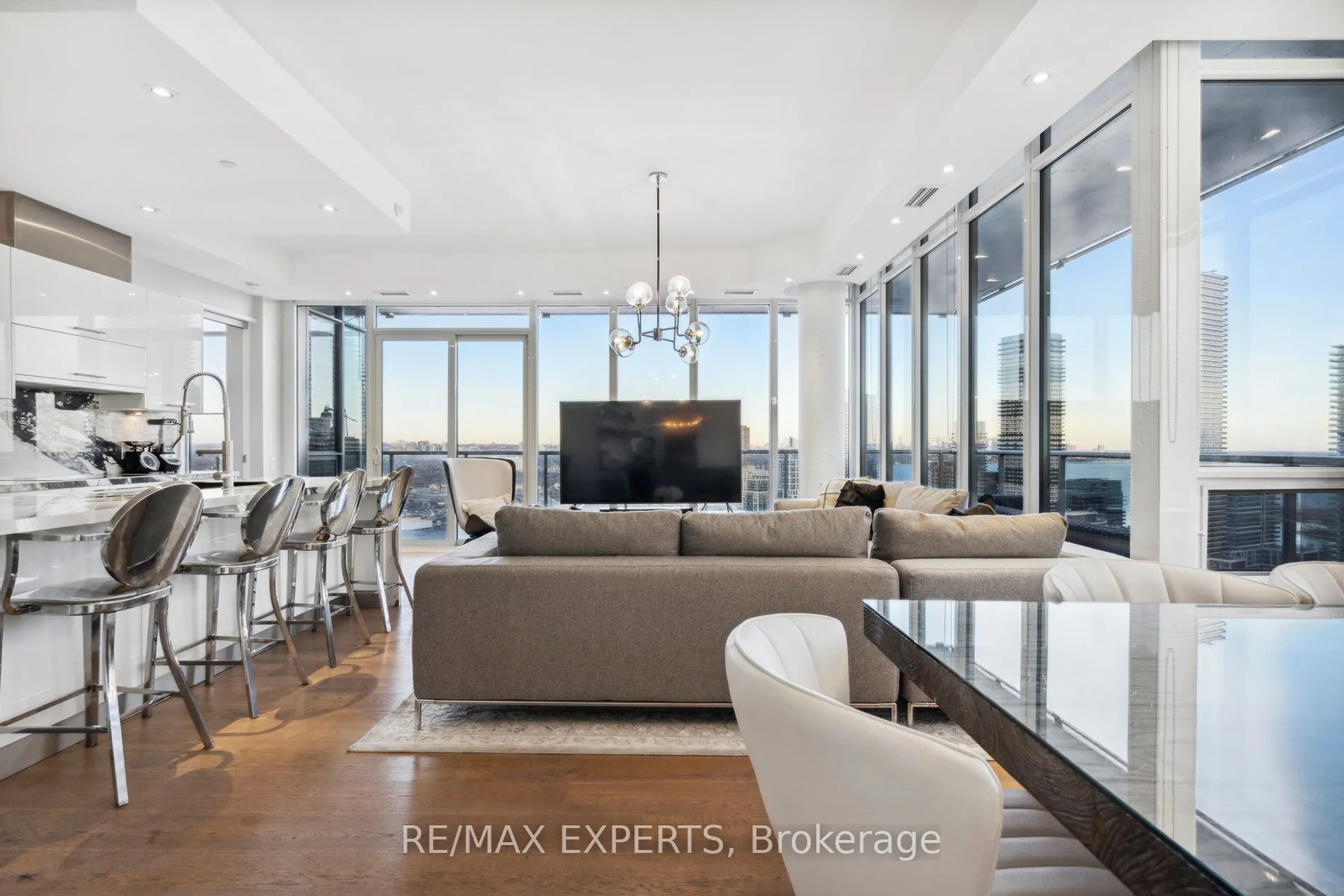90 Park Lawn Road, #PH-3007