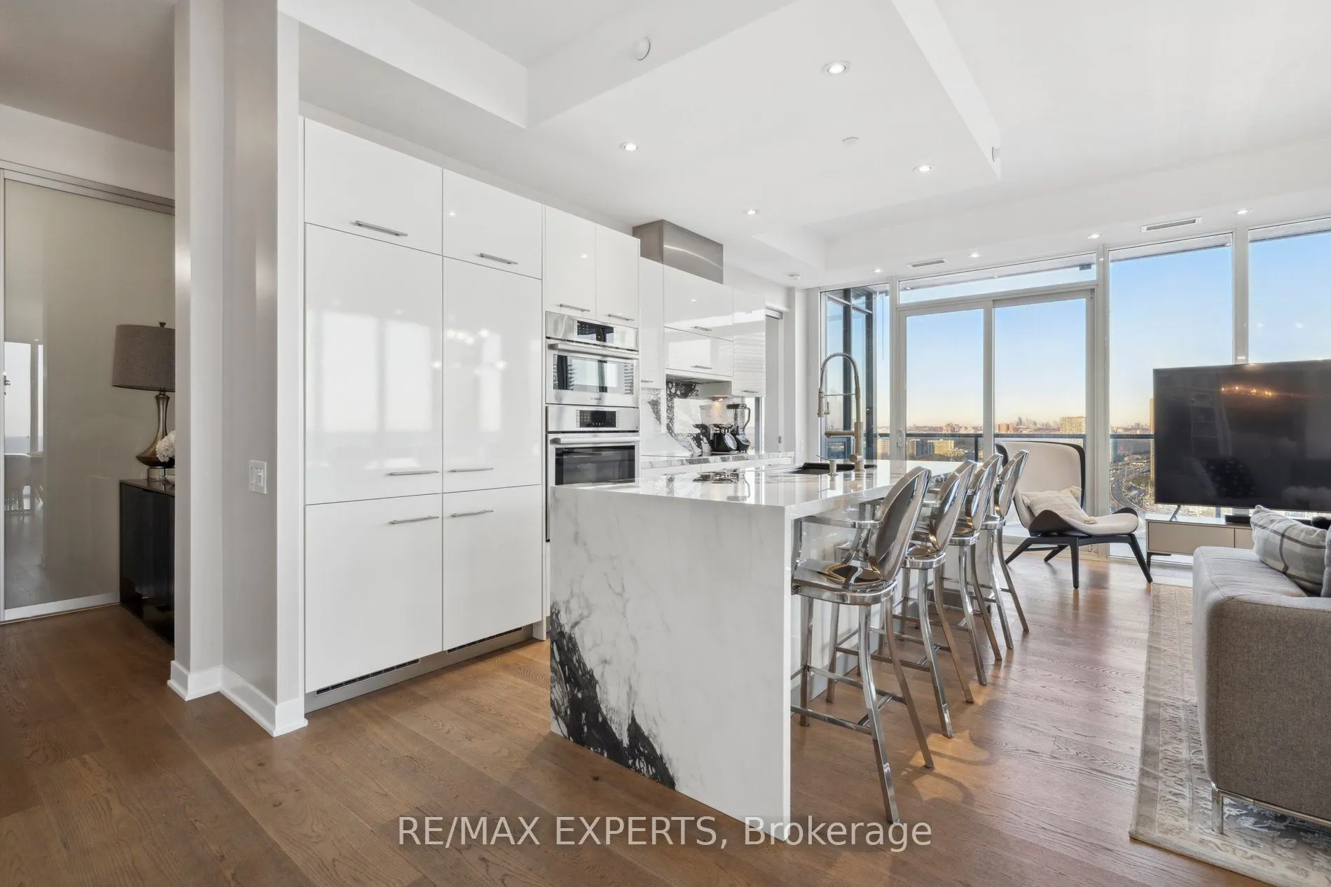 90 Park Lawn Road, #PH-3007