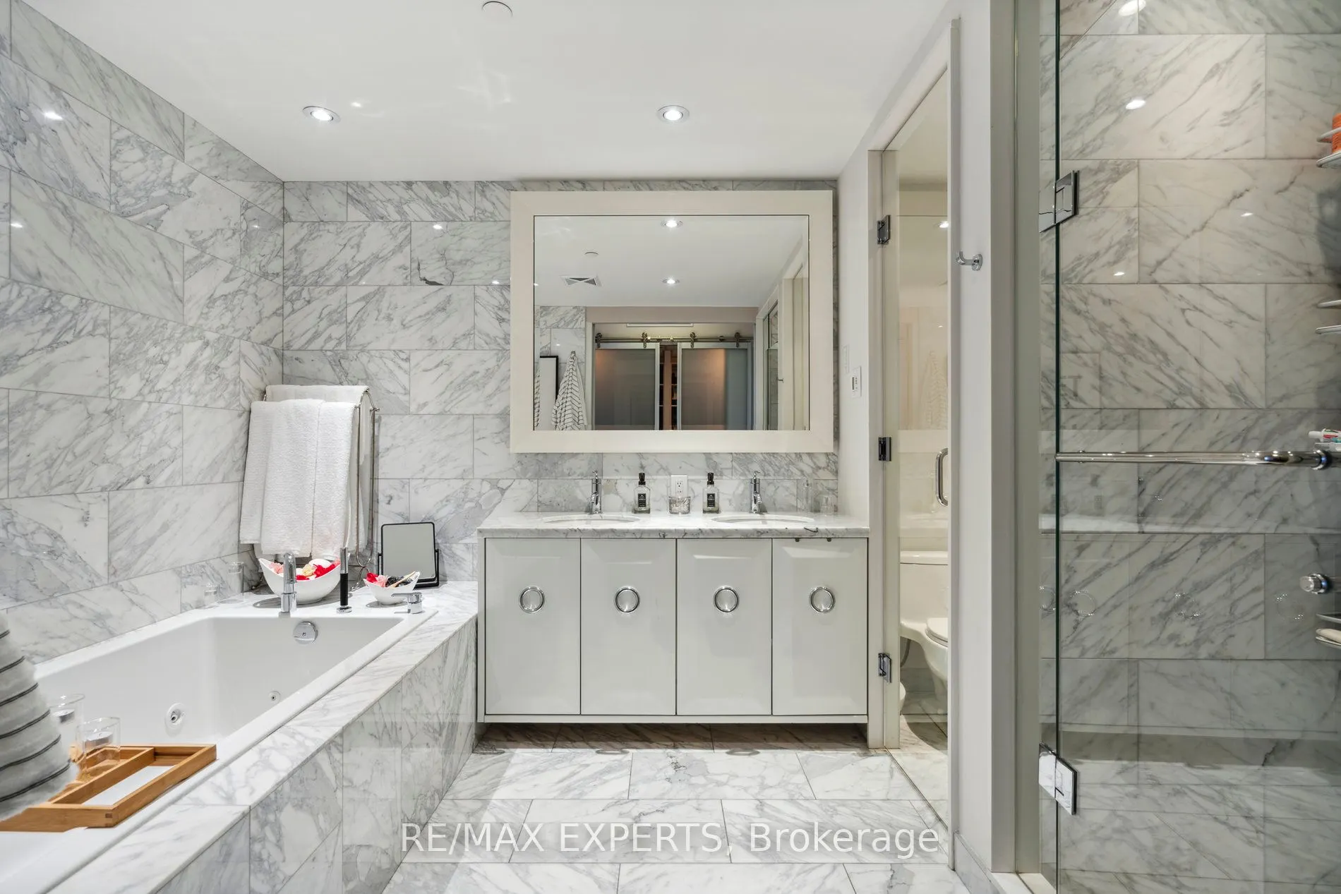 90 Park Lawn Road, #PH-3007