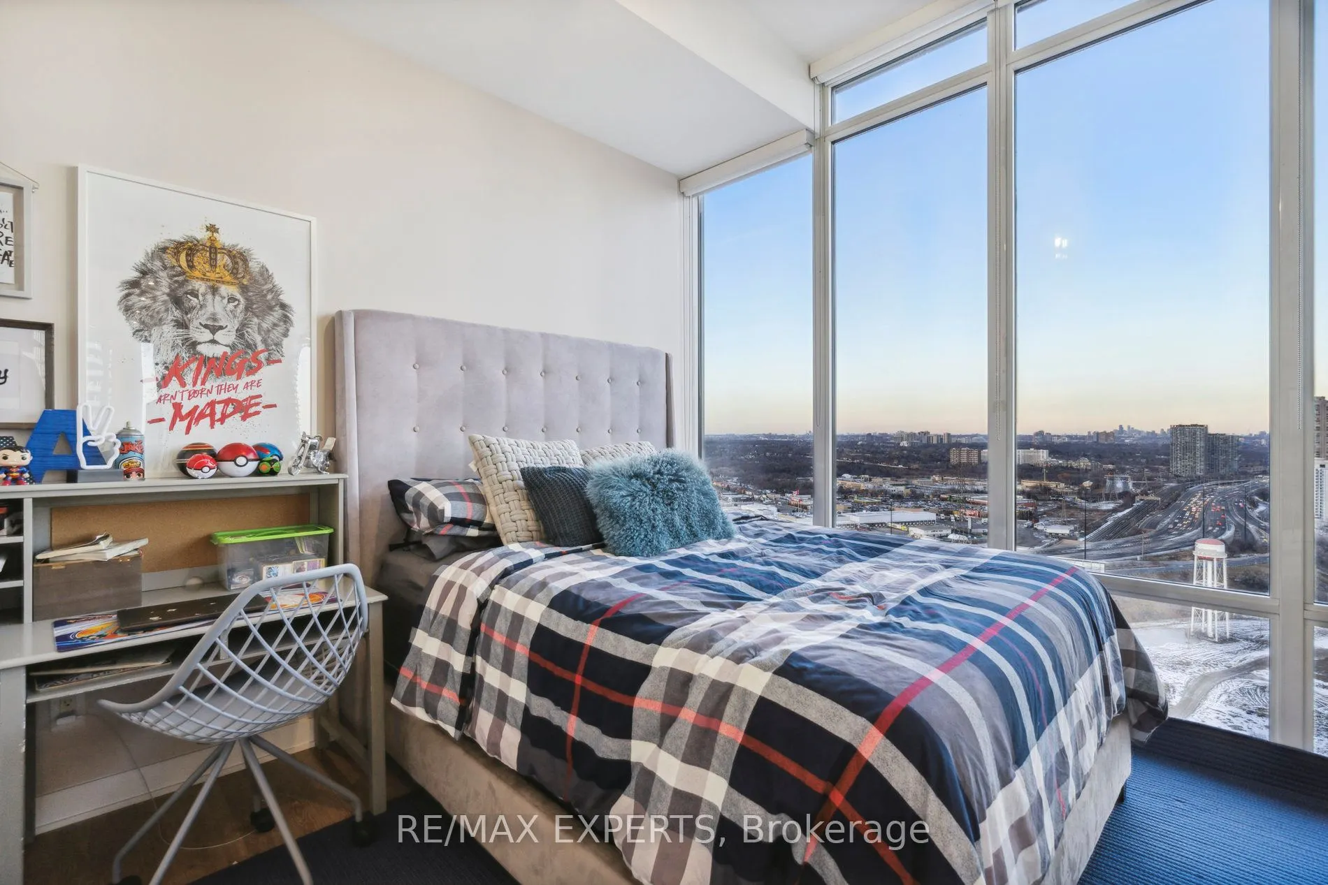90 Park Lawn Road, #PH-3007