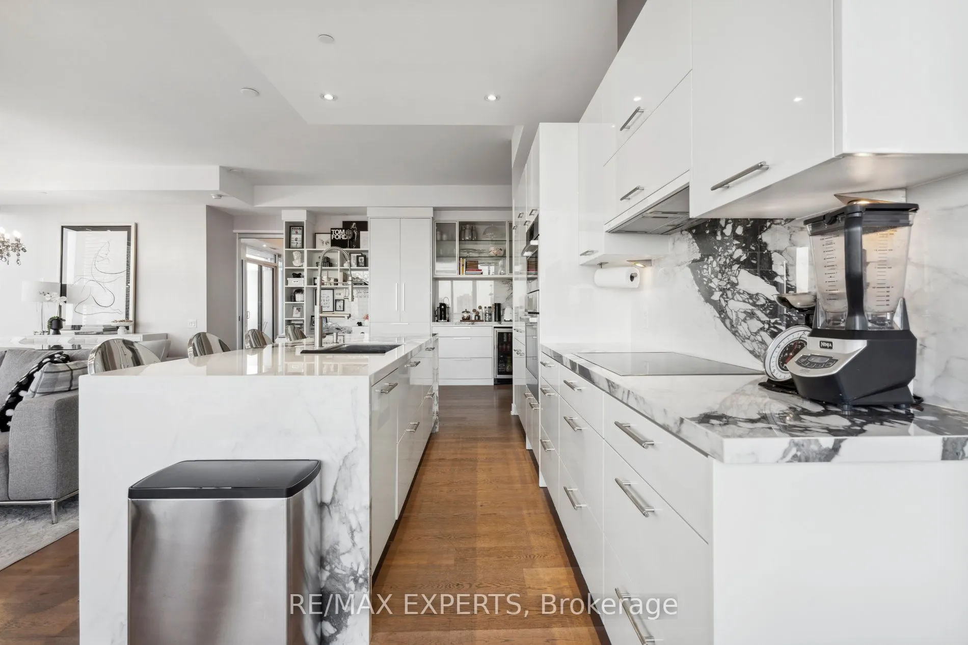 90 Park Lawn Road, #PH-3007