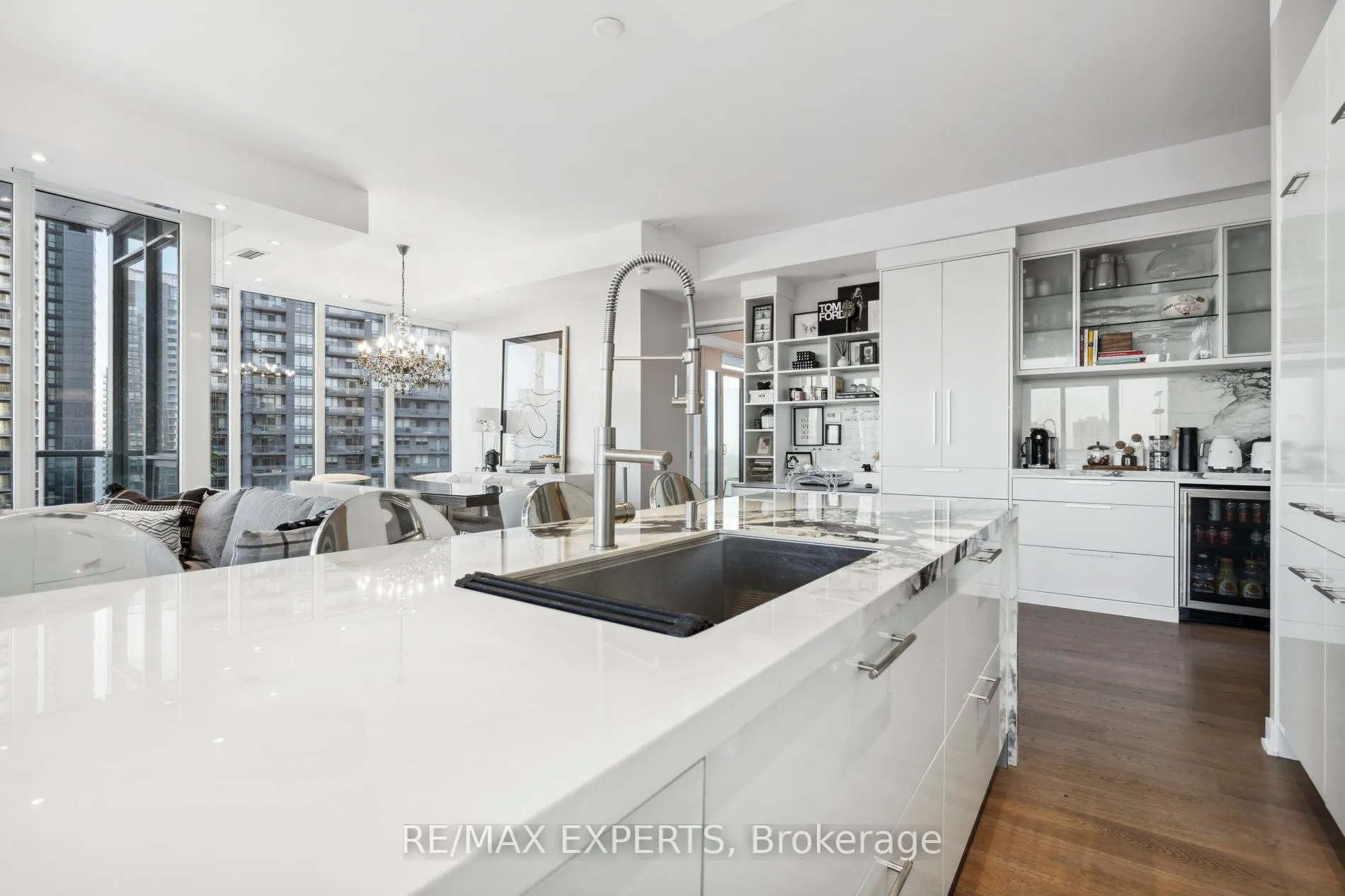 90 Park Lawn Road, #PH-3007