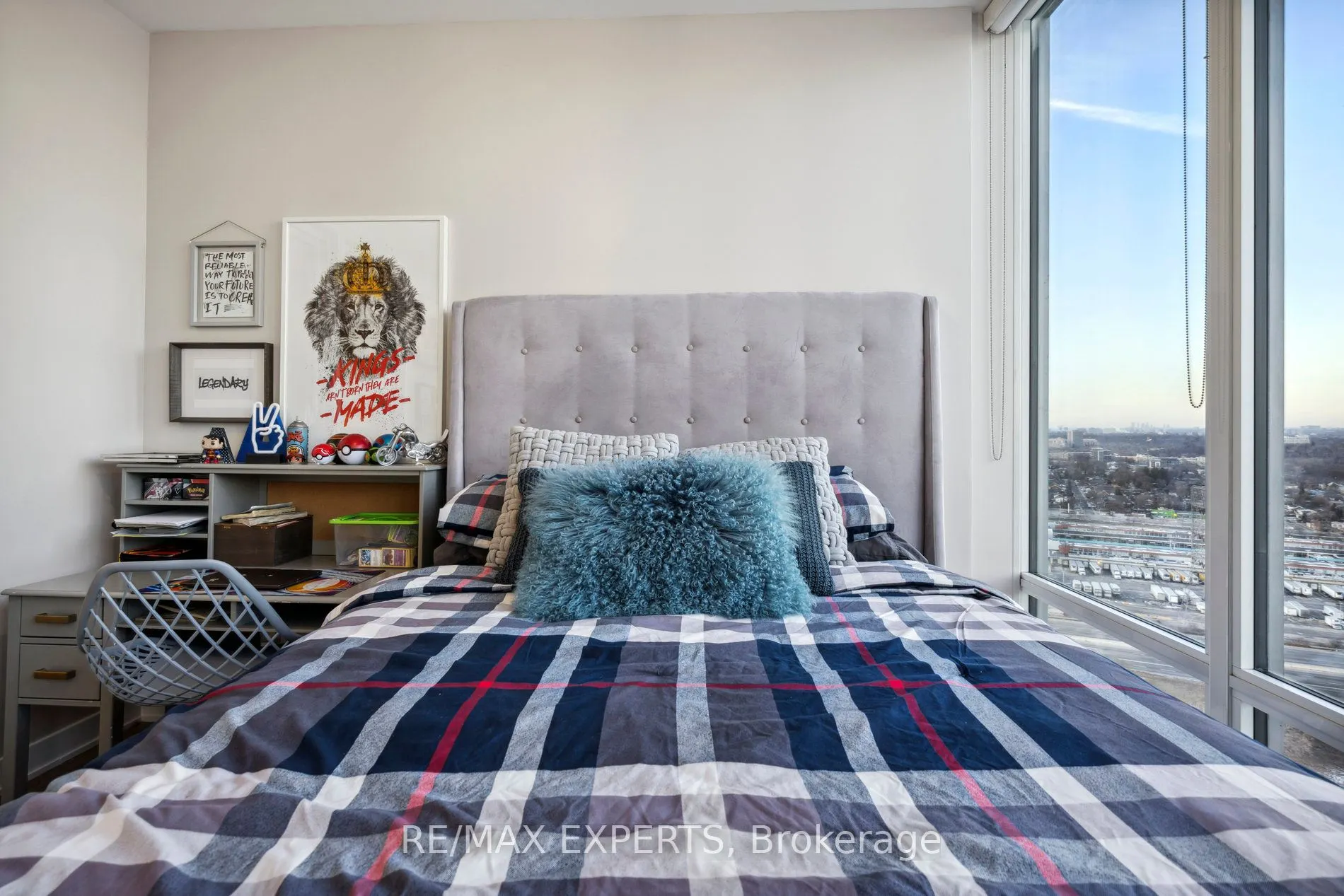 90 Park Lawn Road, #PH-3007