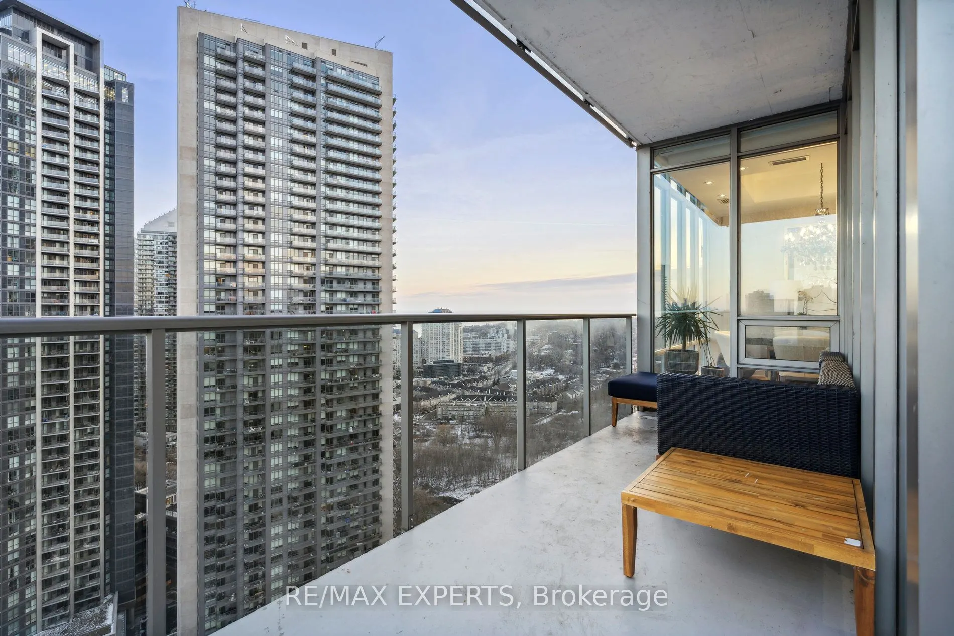 90 Park Lawn Road, #PH-3007