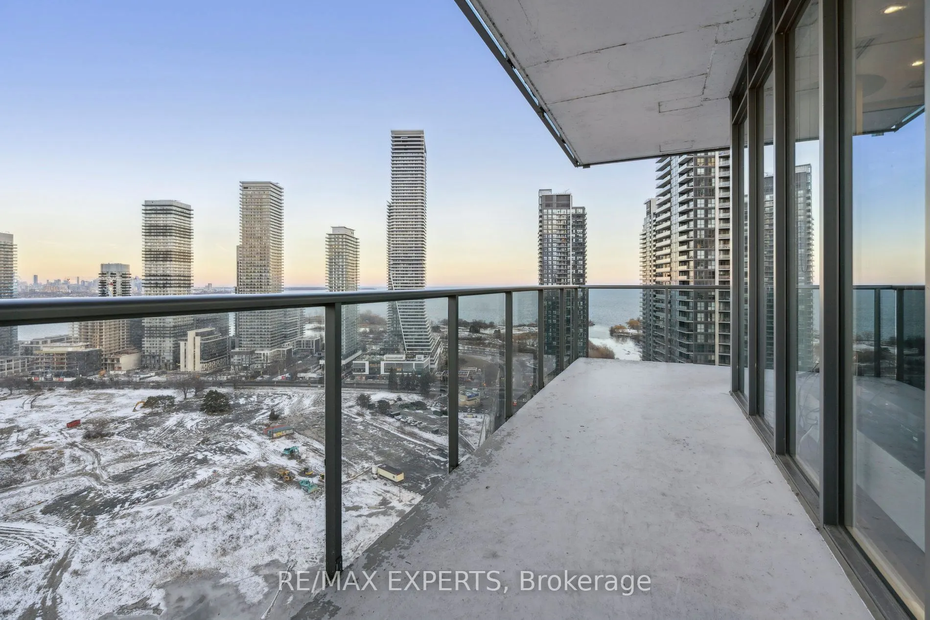 90 Park Lawn Road, #PH-3007