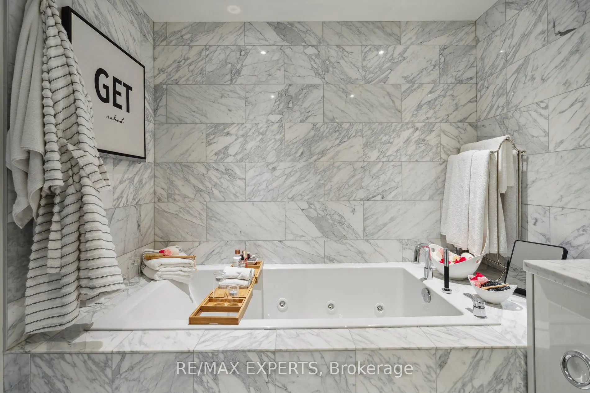 90 Park Lawn Road, #PH-3007