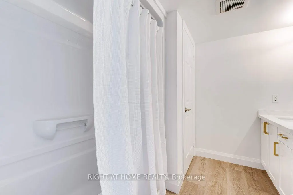 1491 Maple Avenue, #409