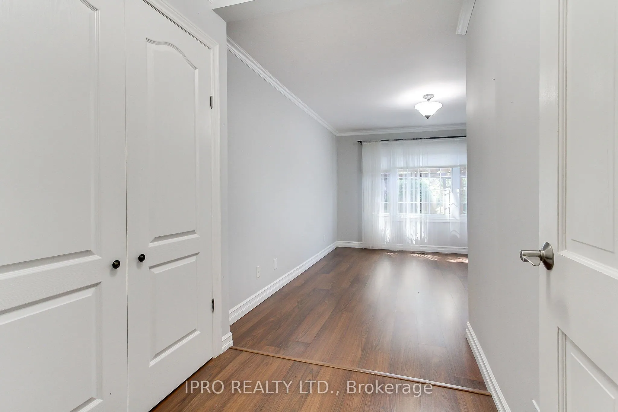 21 Woodbury Road