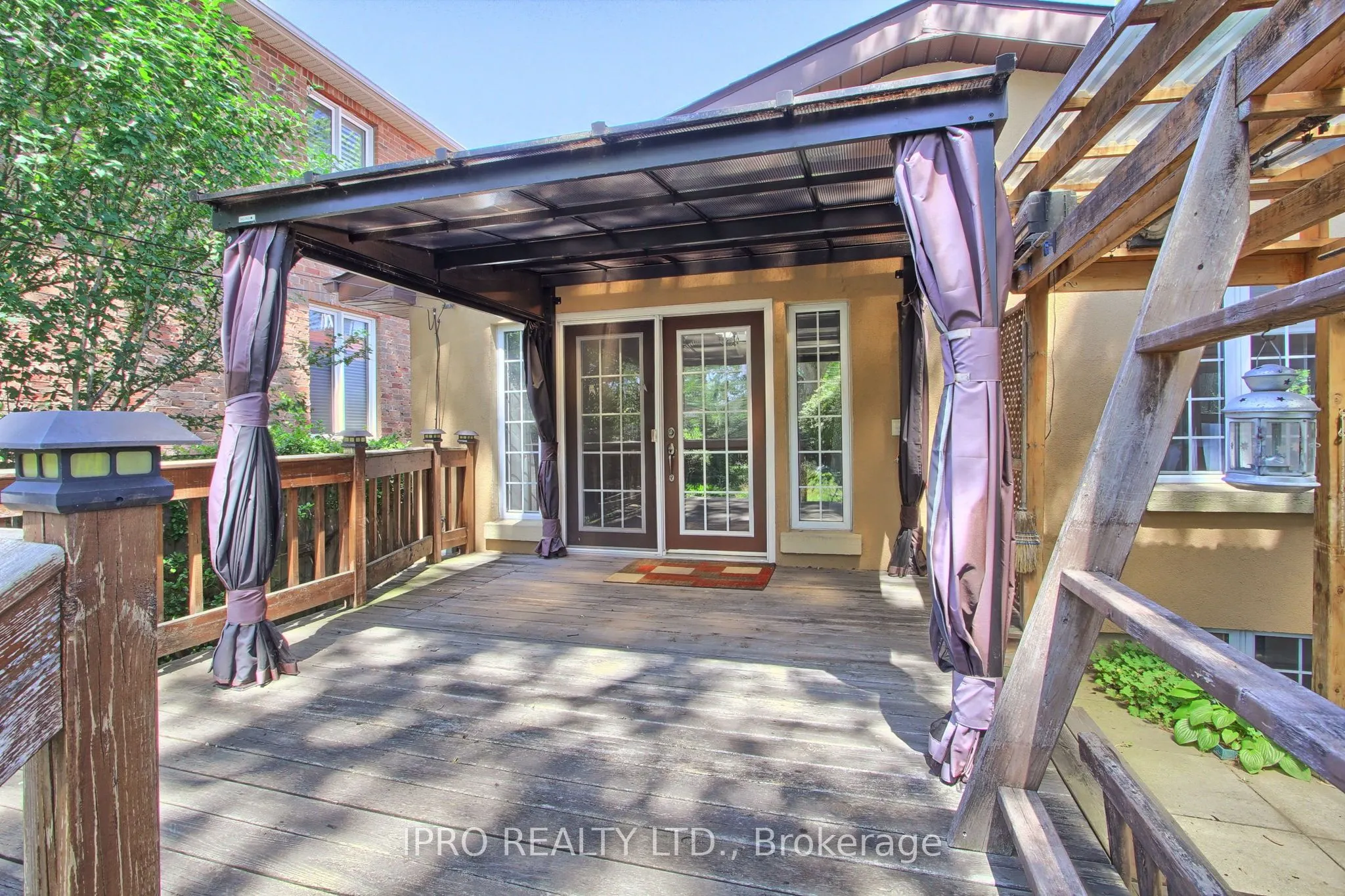 21 Woodbury Road