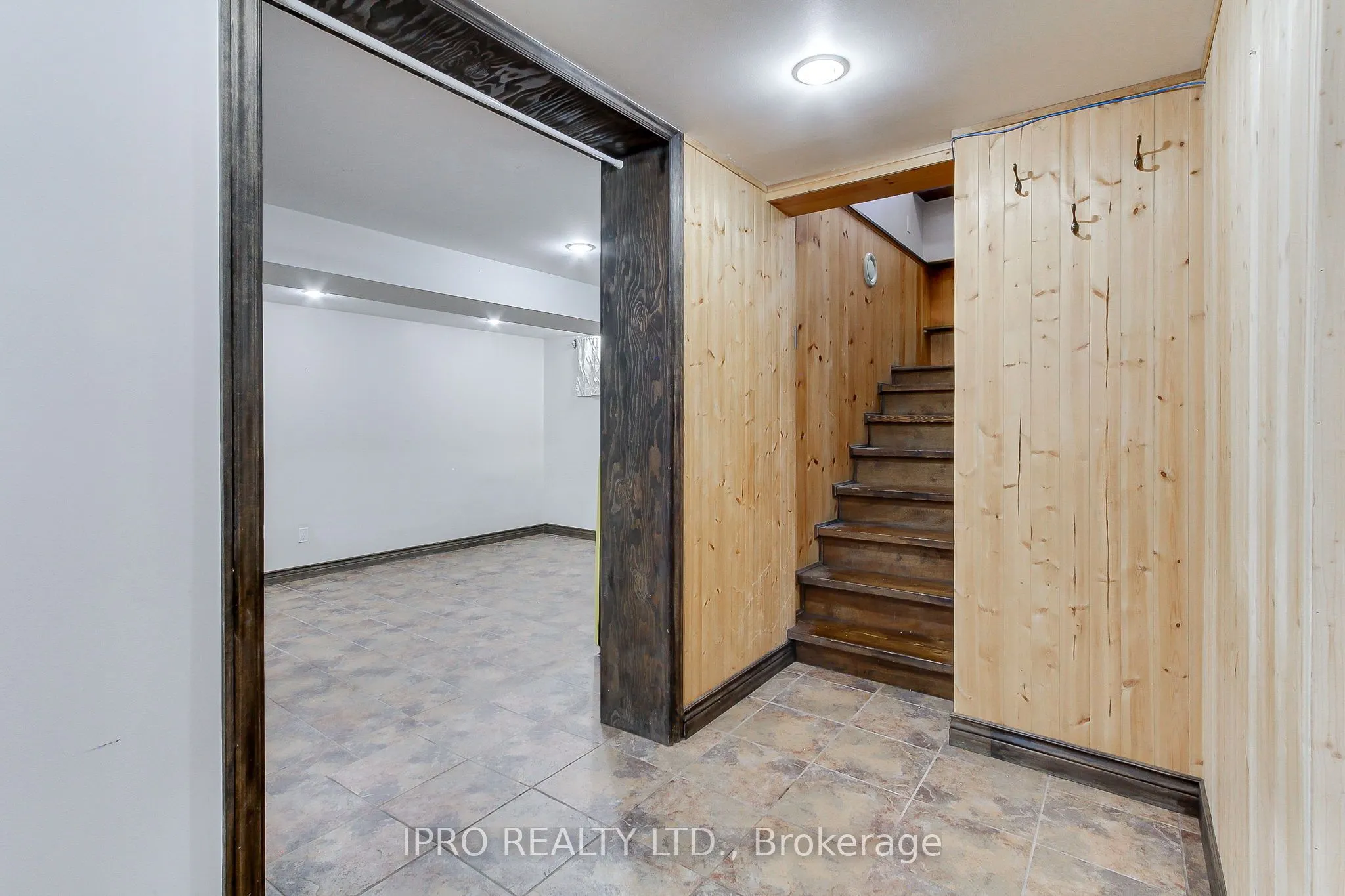 21 Woodbury Road