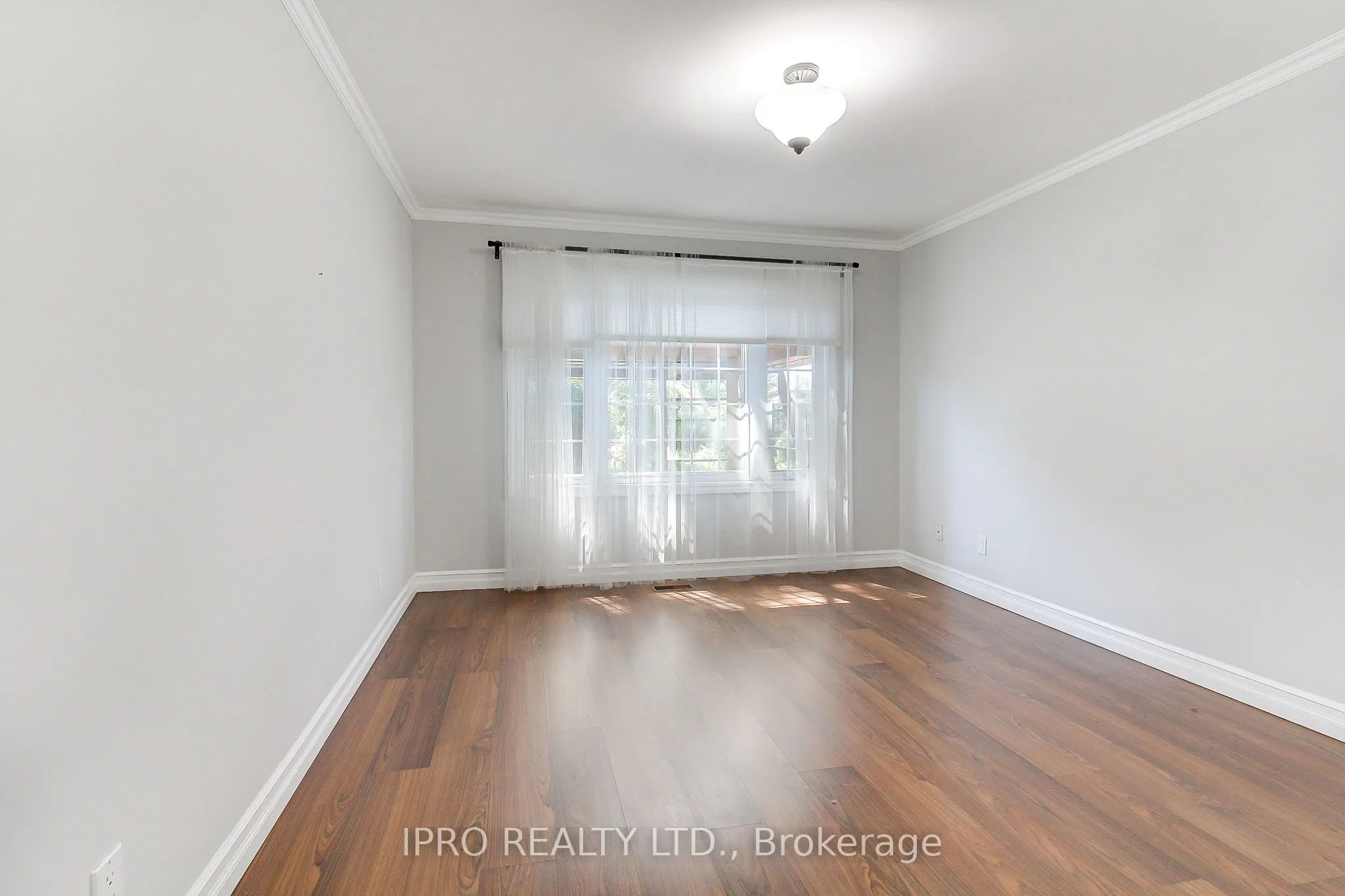 21 Woodbury Road