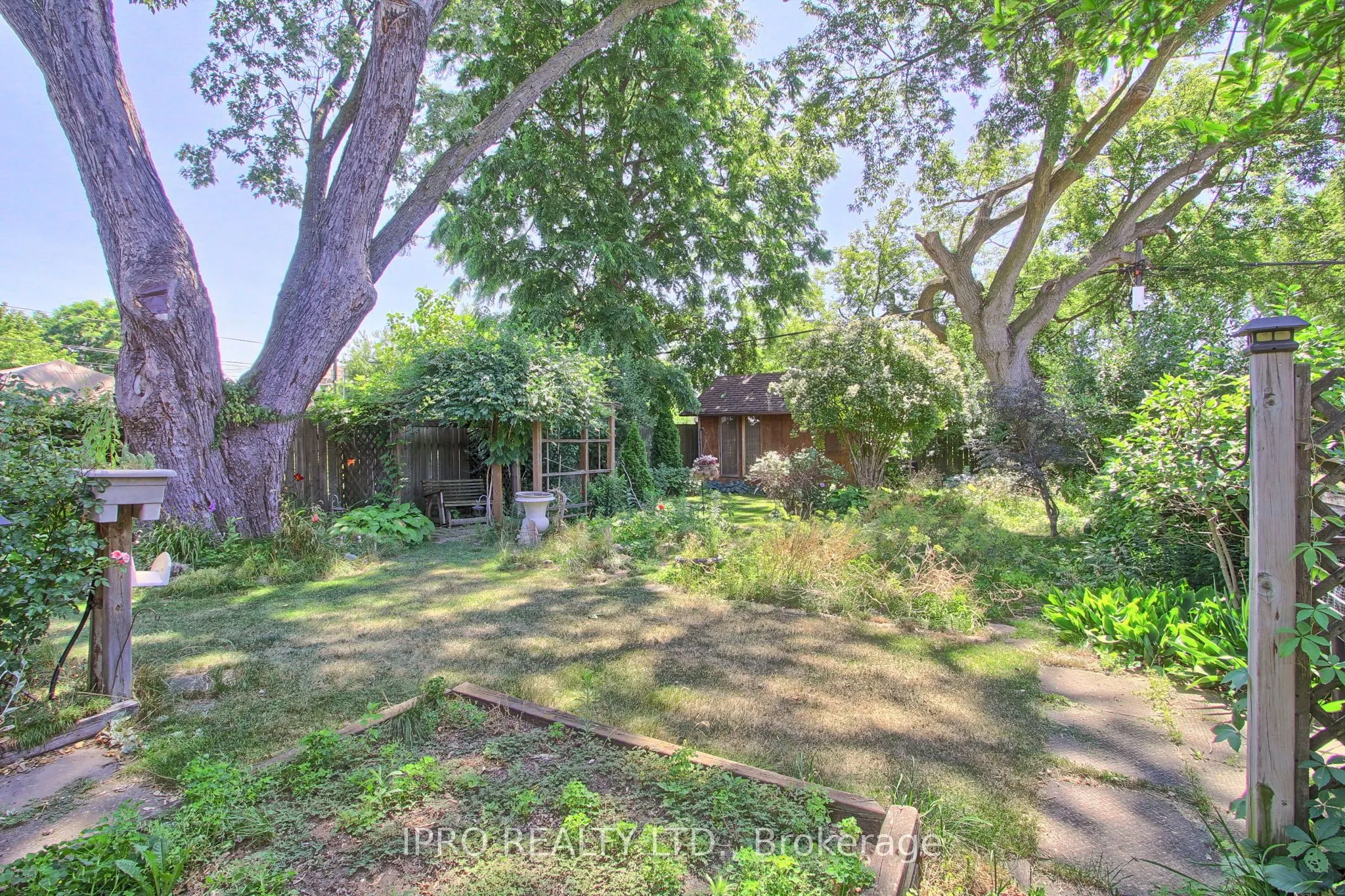21 Woodbury Road