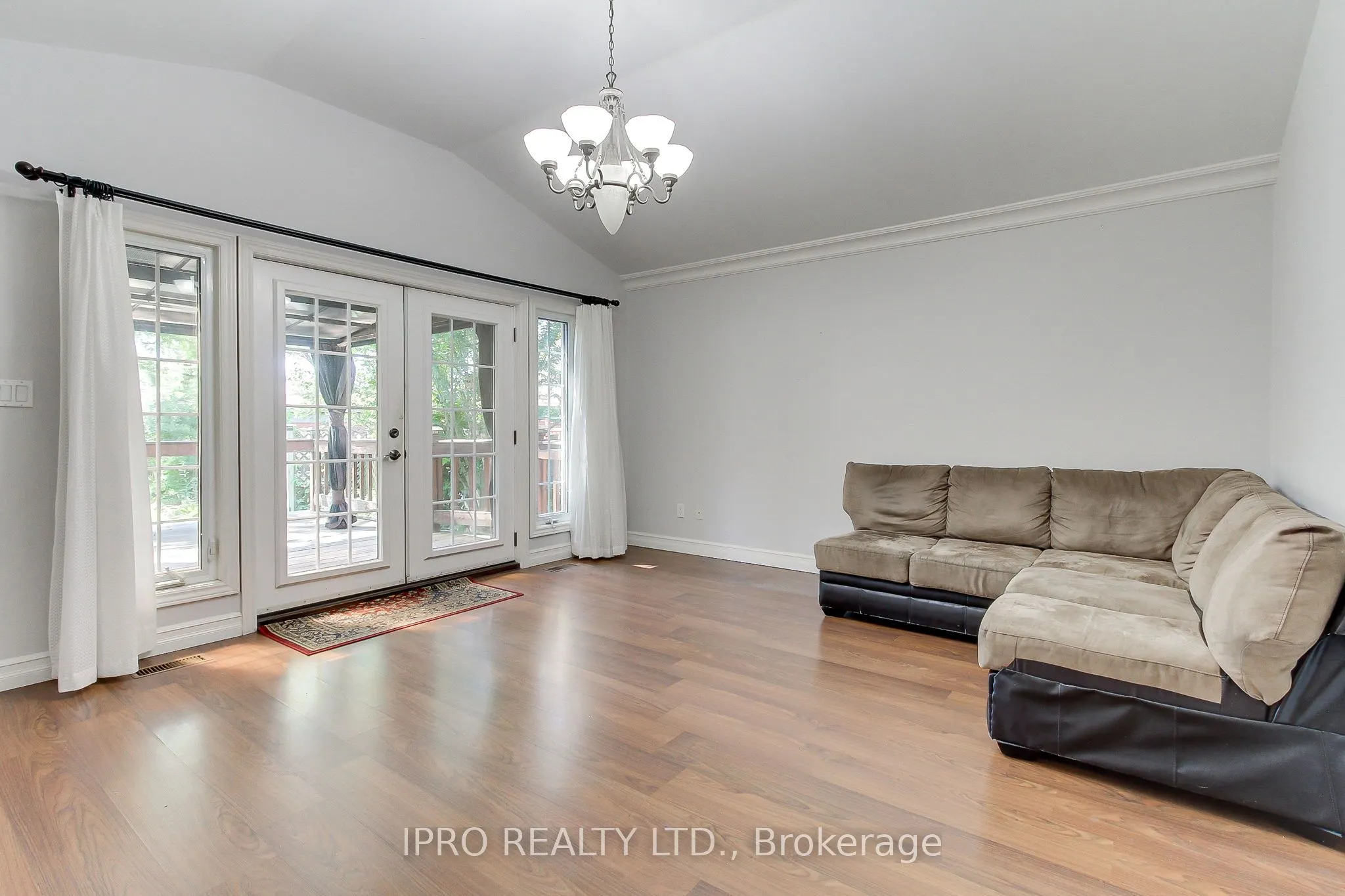 21 Woodbury Road