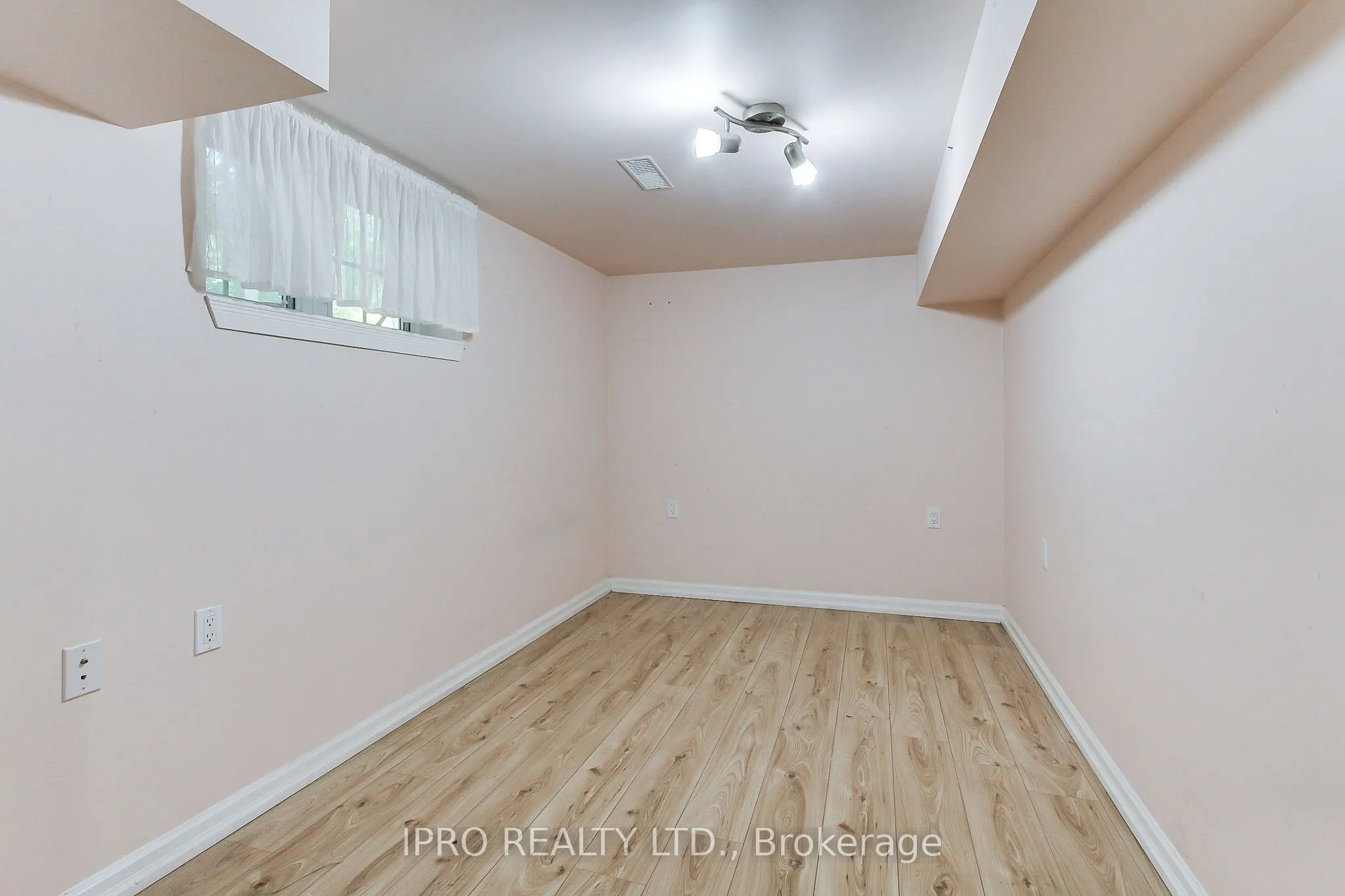 21 Woodbury Road