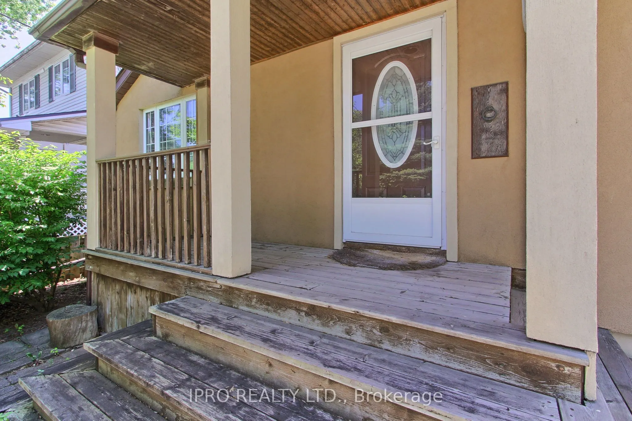21 Woodbury Road