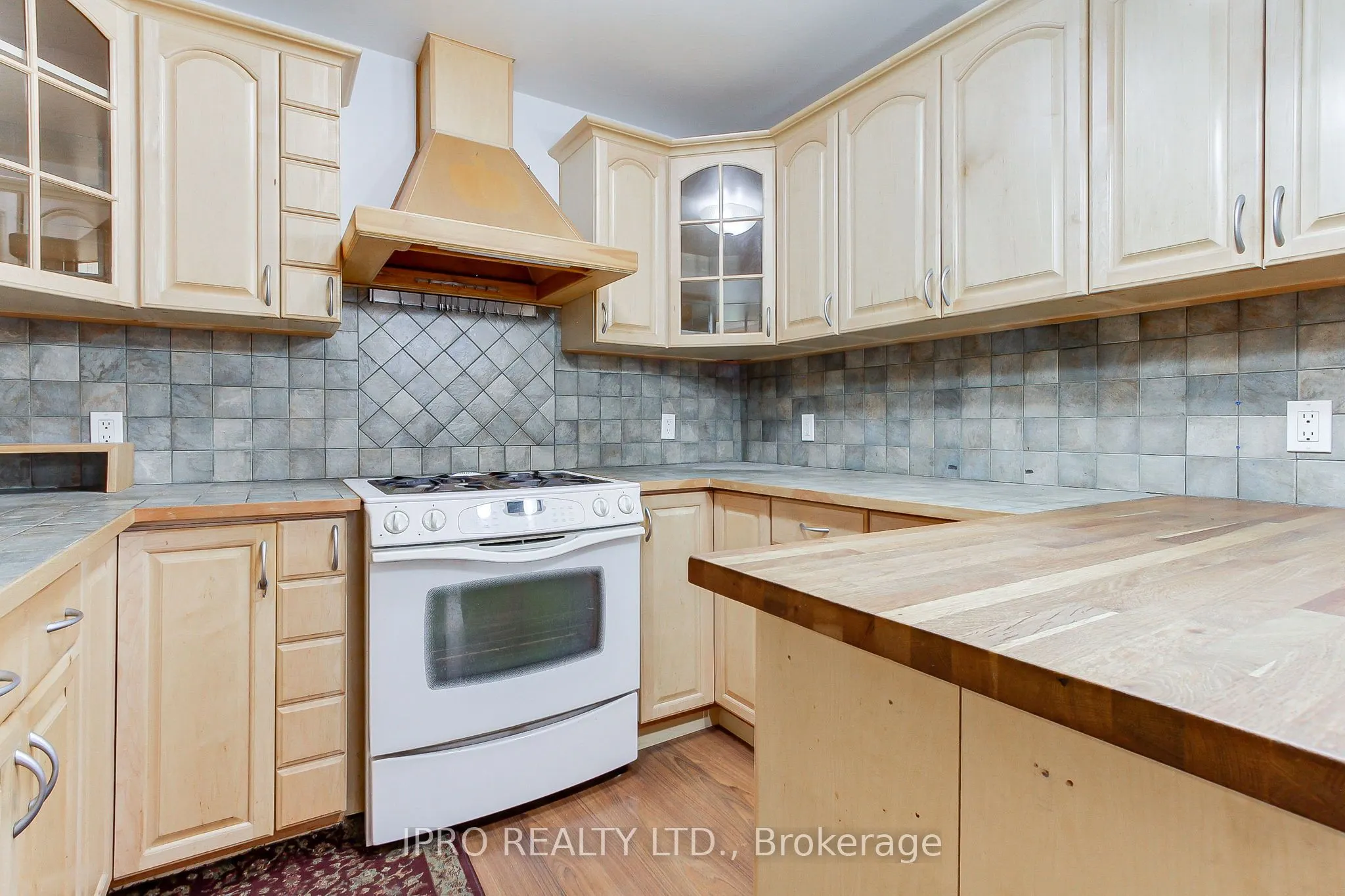 21 Woodbury Road