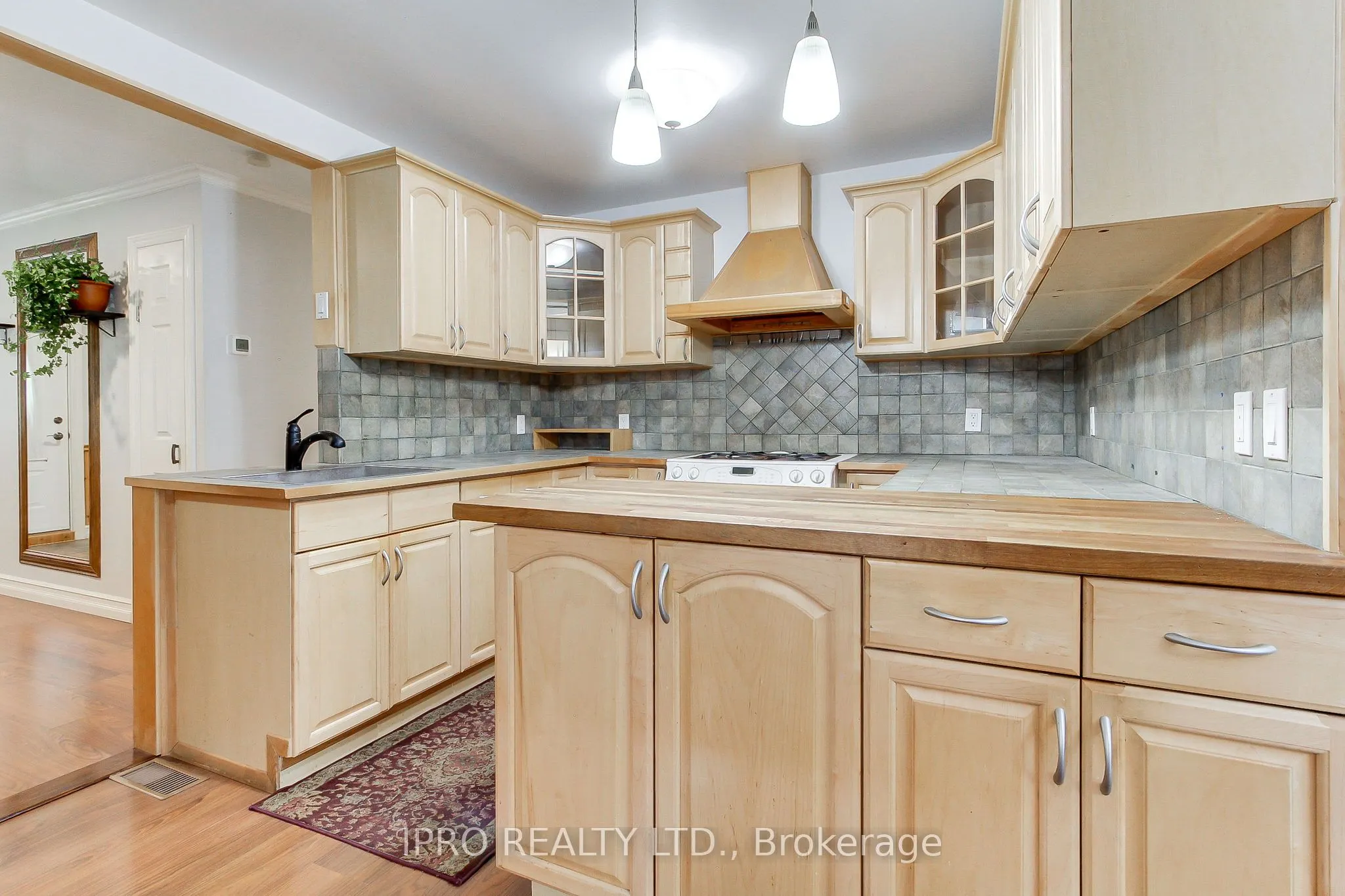 21 Woodbury Road