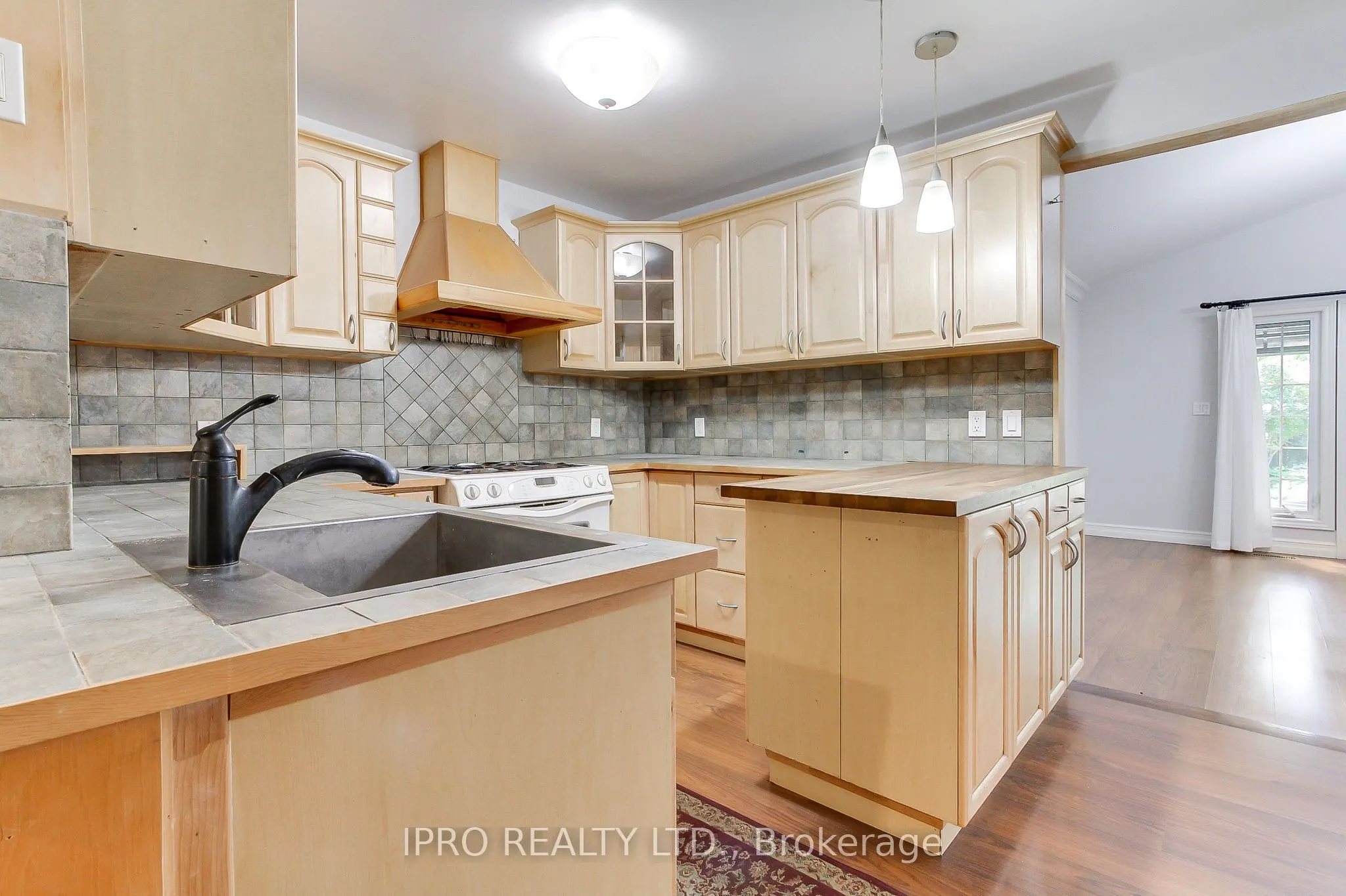 21 Woodbury Road