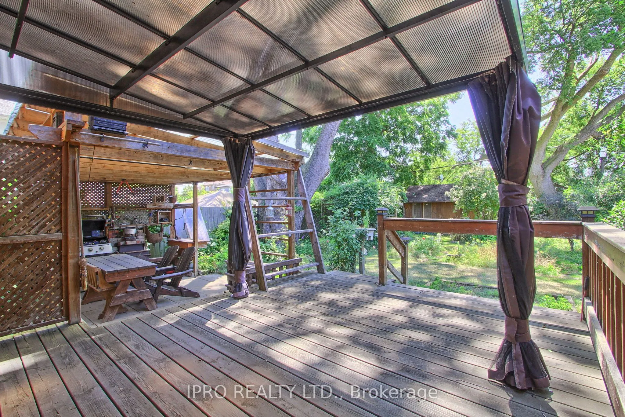 21 Woodbury Road