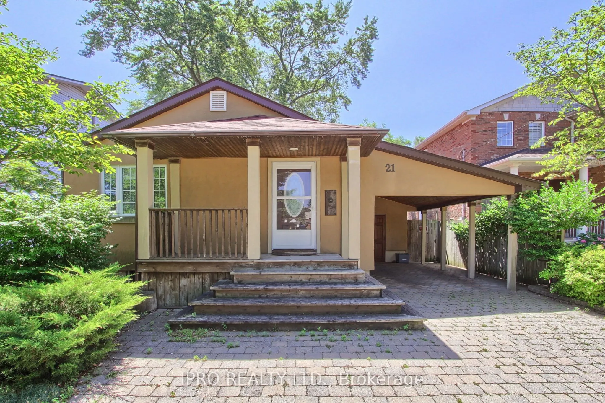 21 Woodbury Road