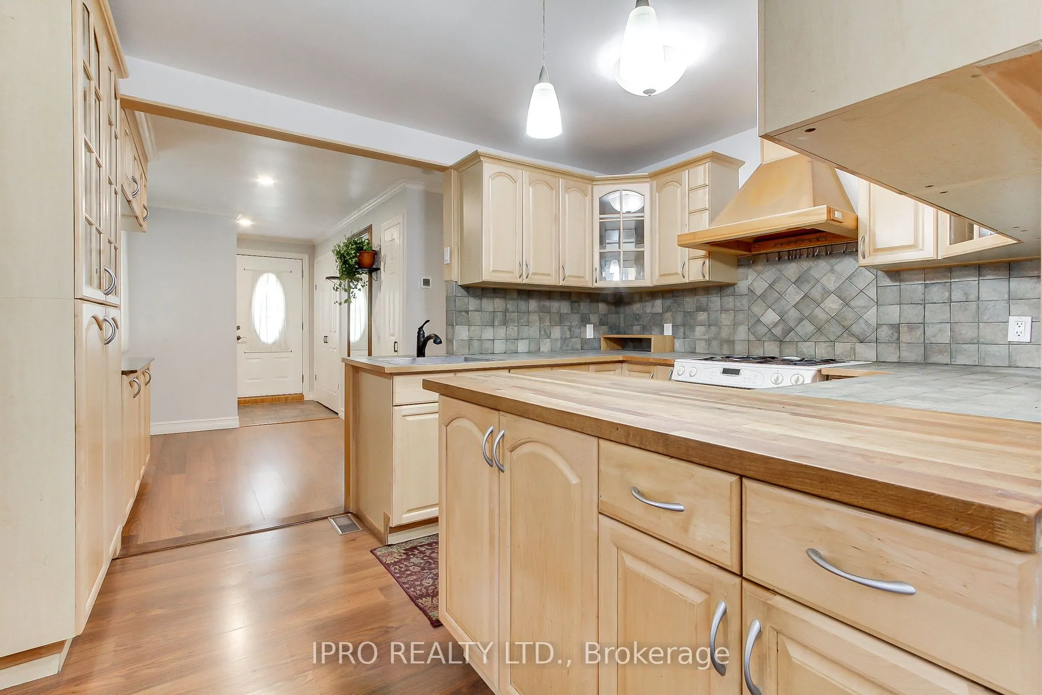 21 Woodbury Road