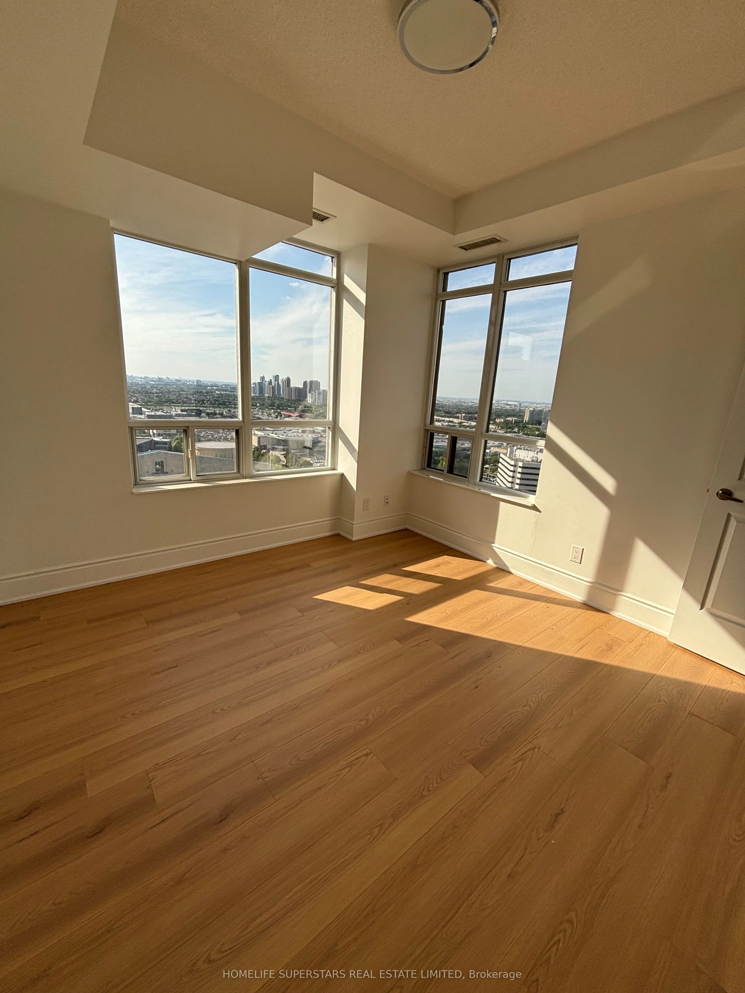 310 Burnhamthorpe Road, #2906