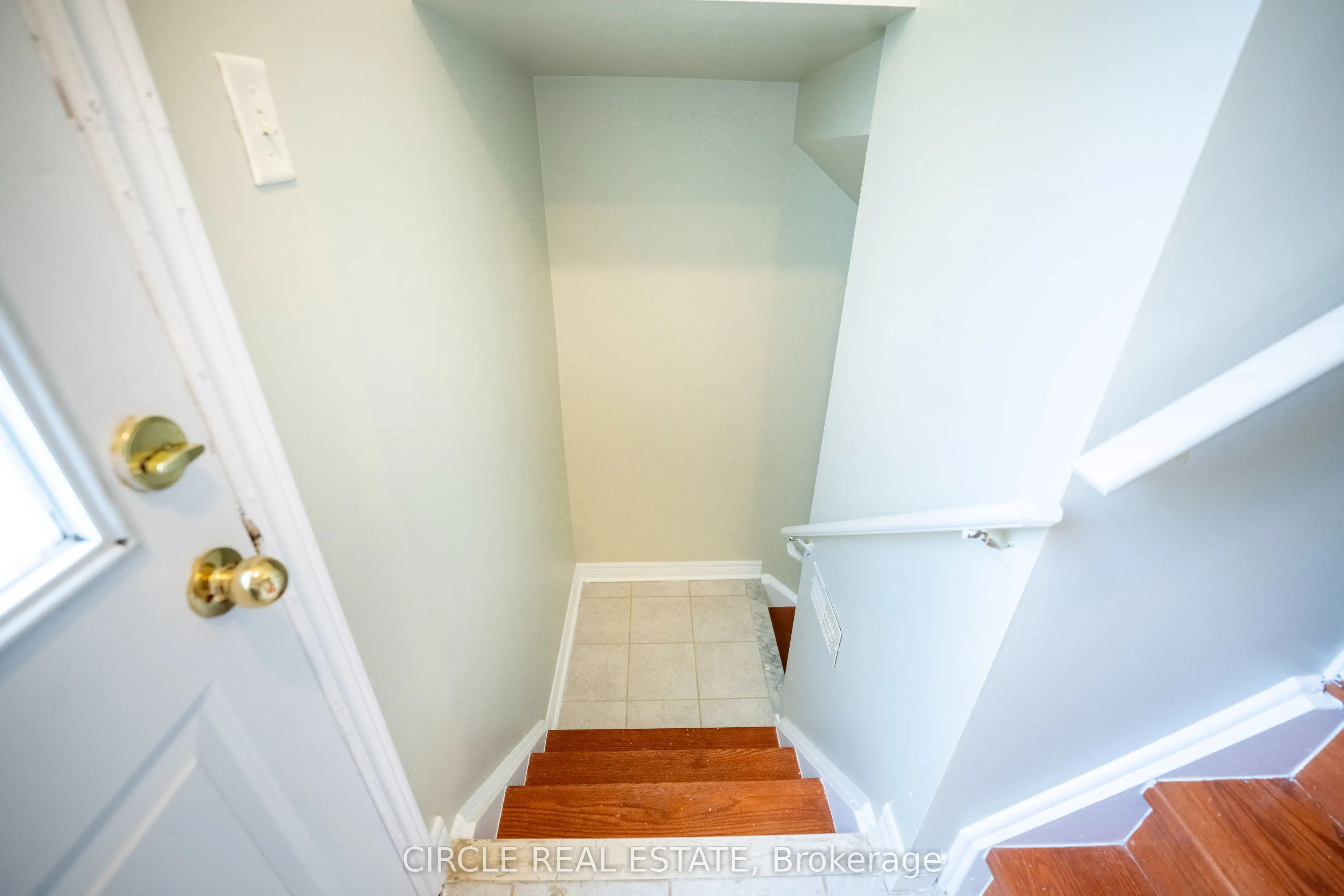 10 Gold Park Pl