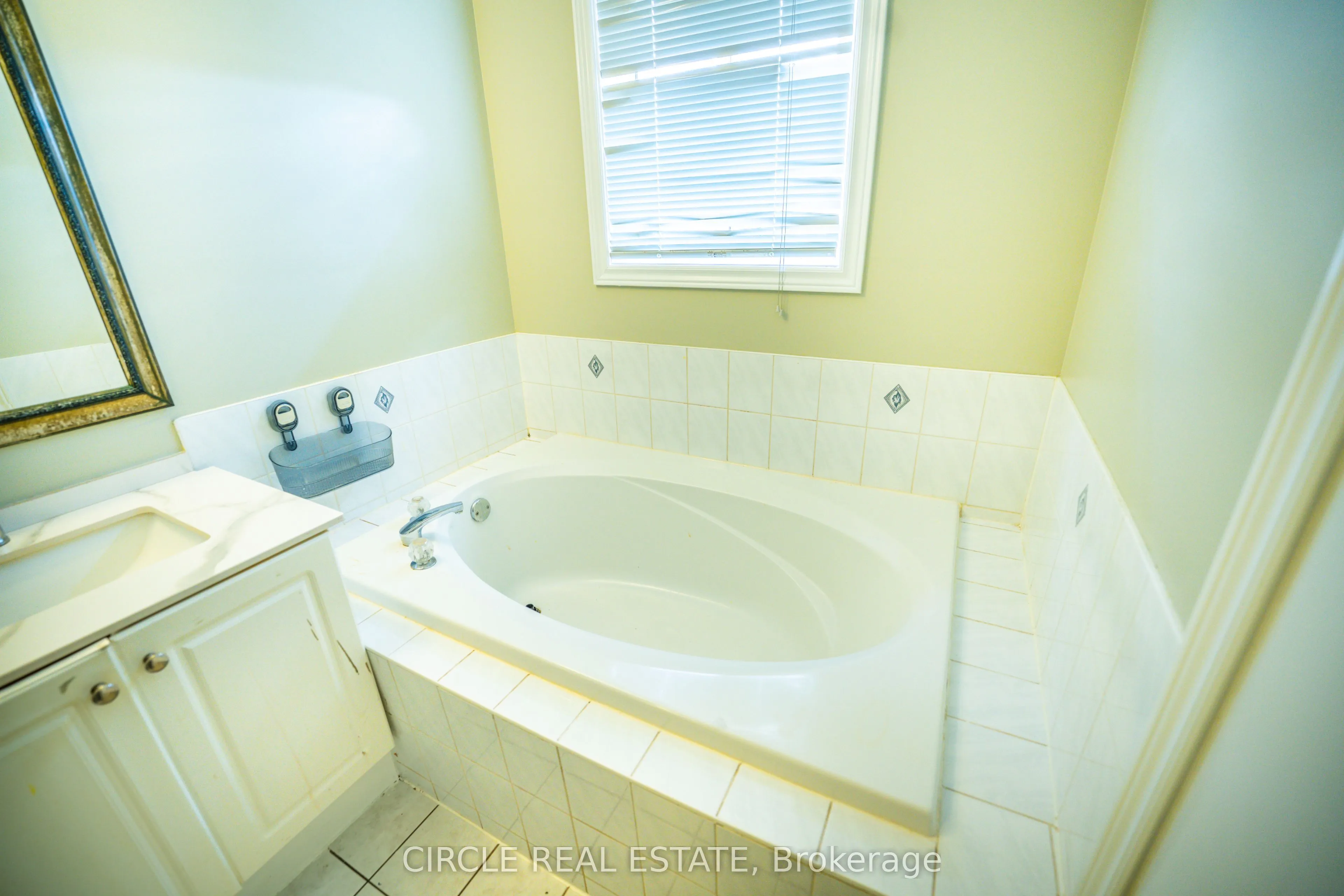 10 Gold Park Pl