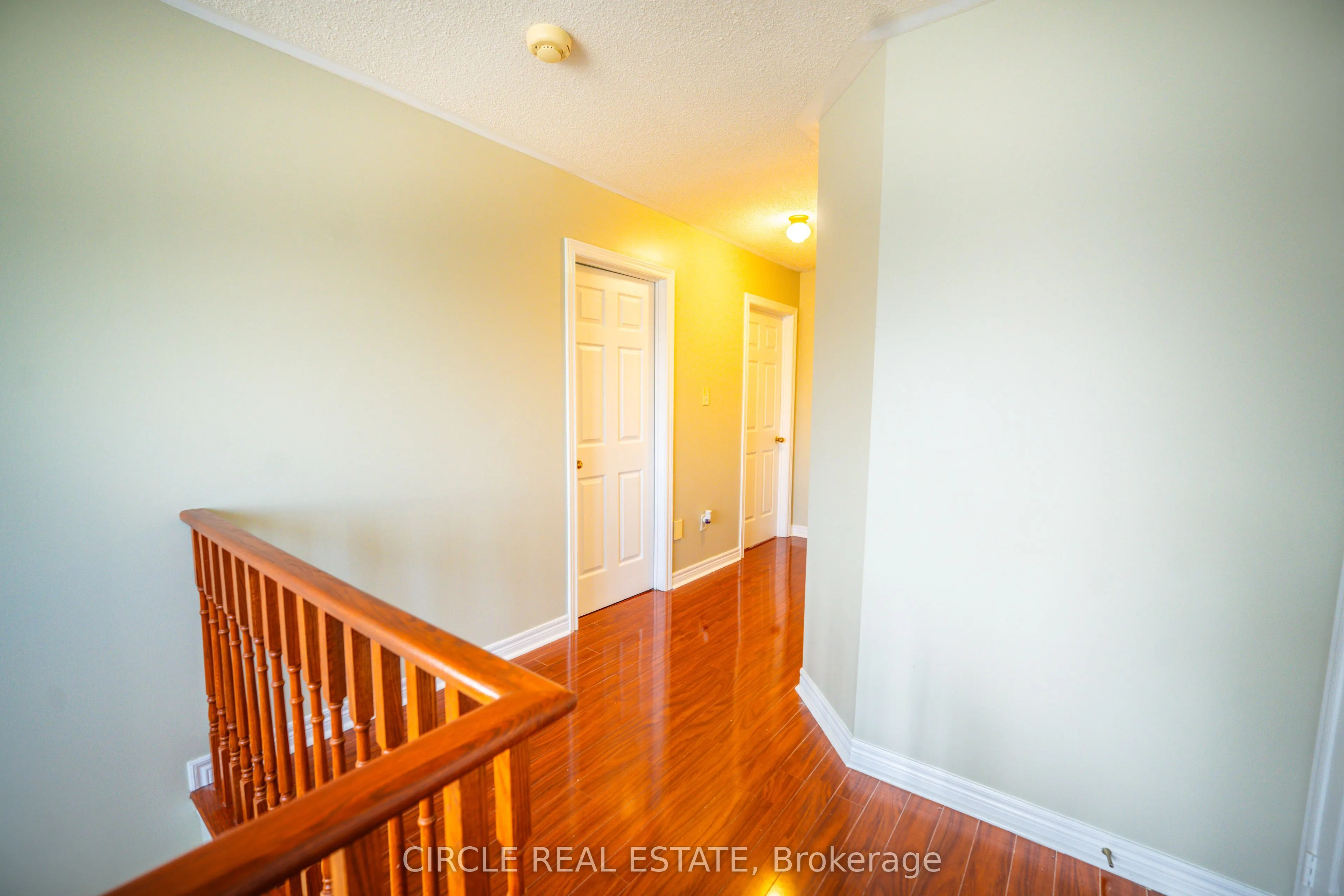 10 Gold Park Pl