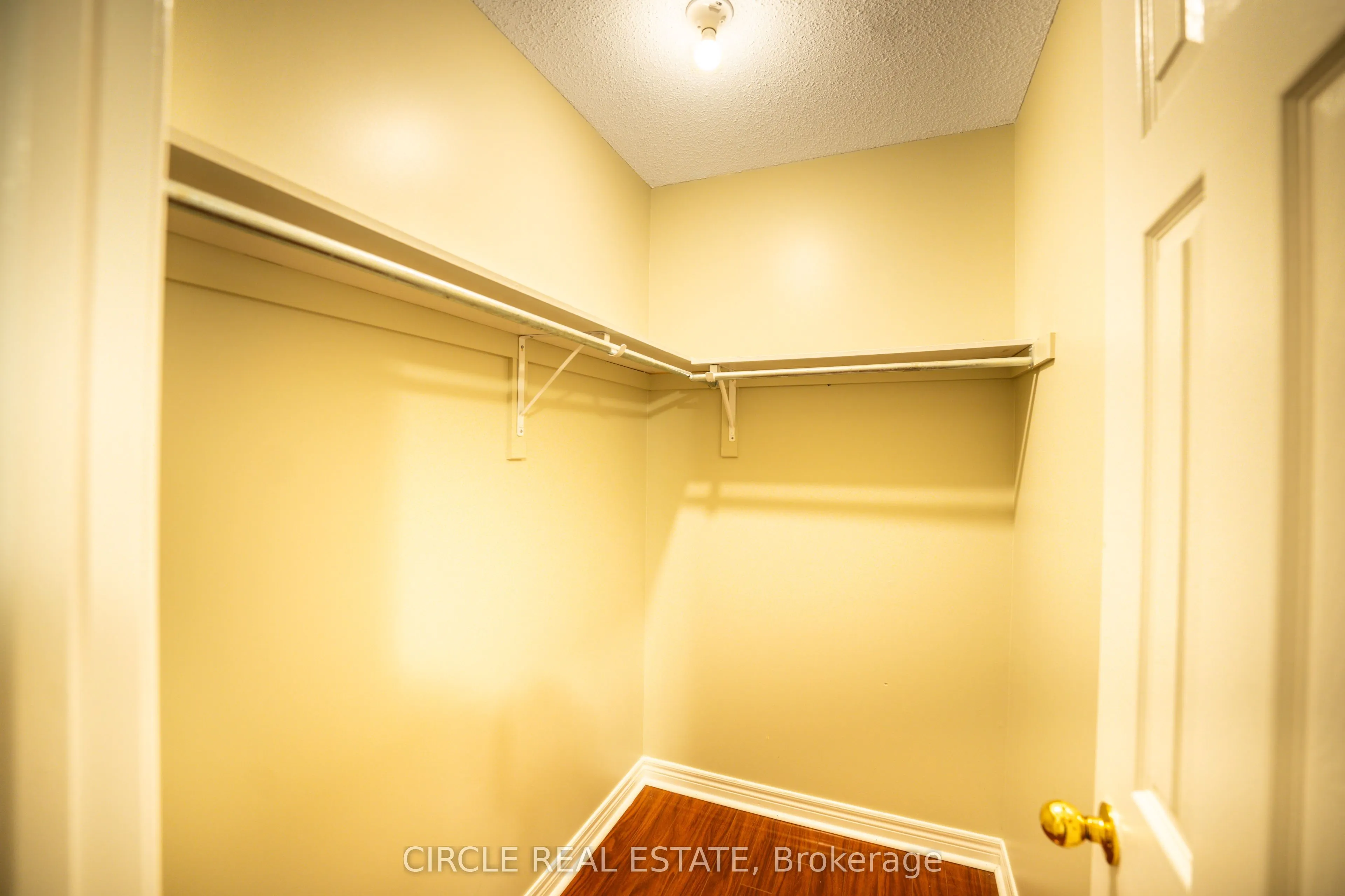 10 Gold Park Pl