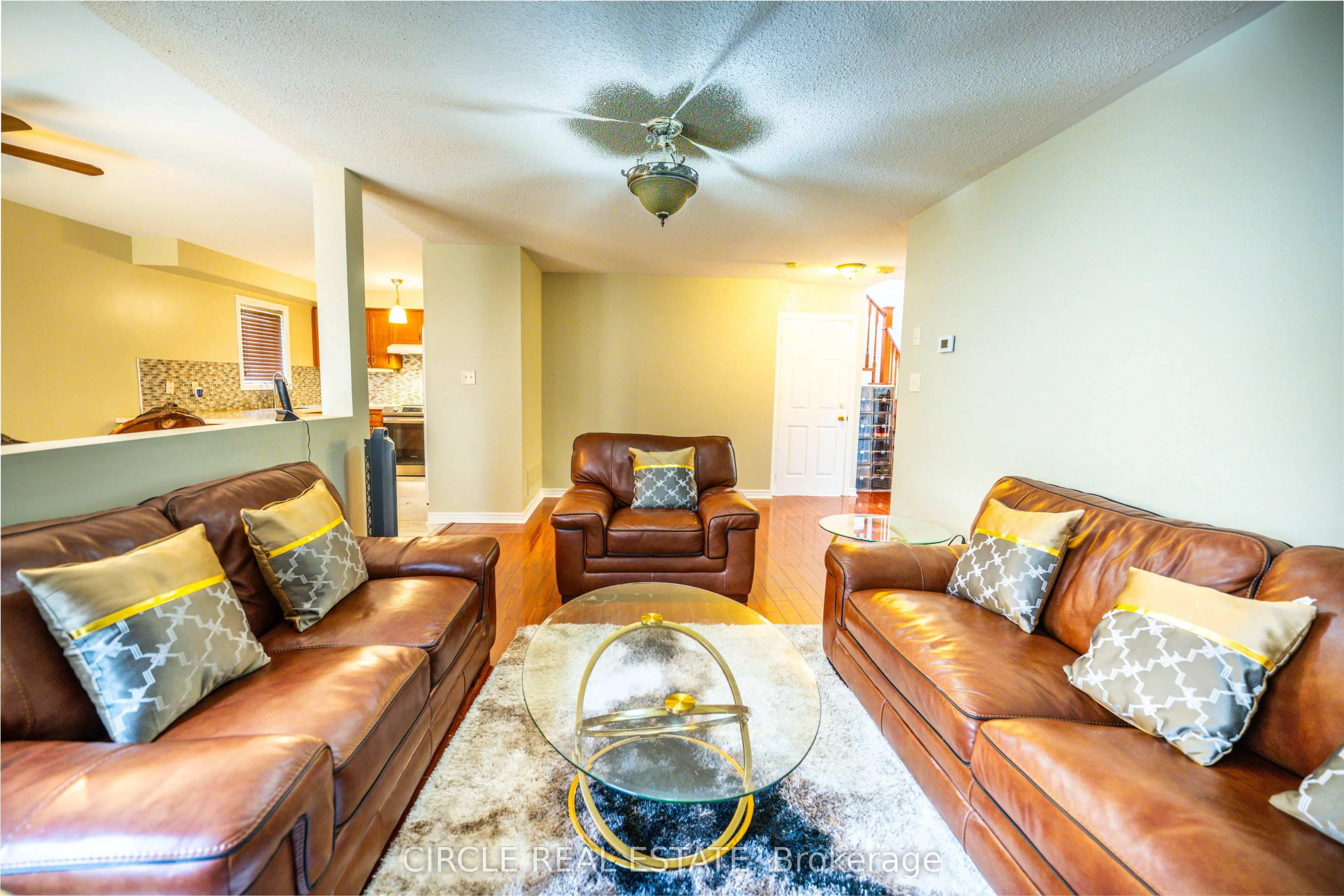 10 Gold Park Pl