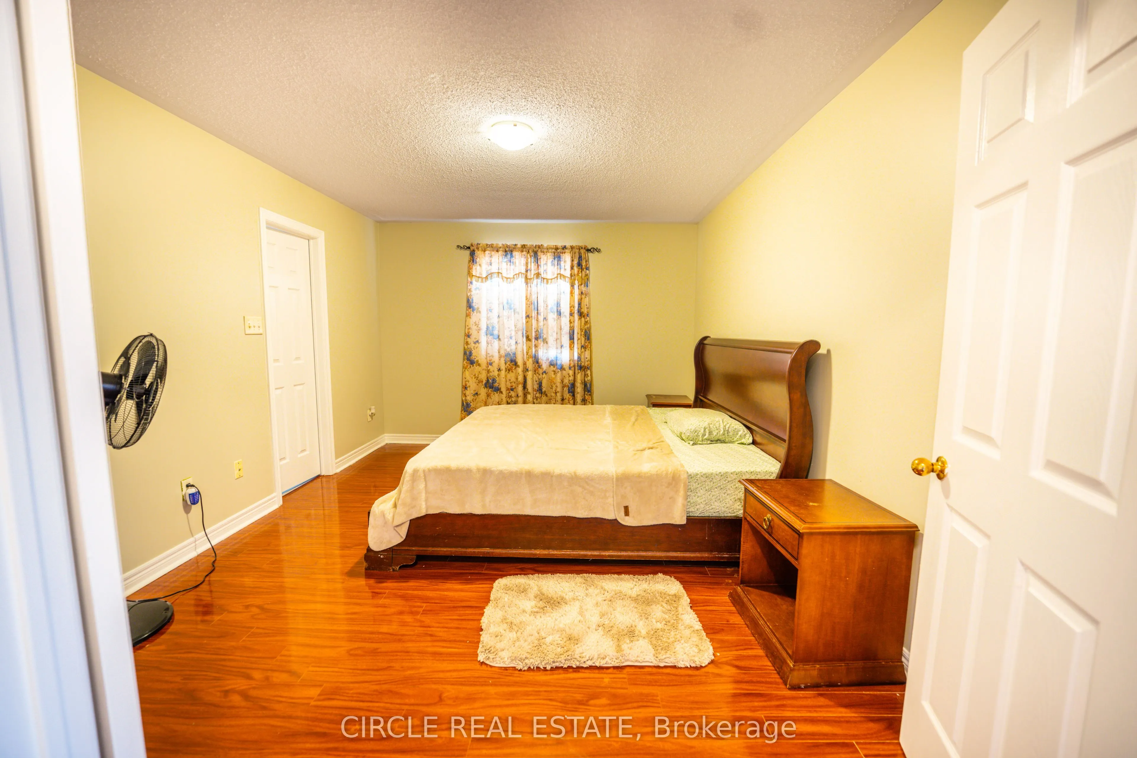 10 Gold Park Pl