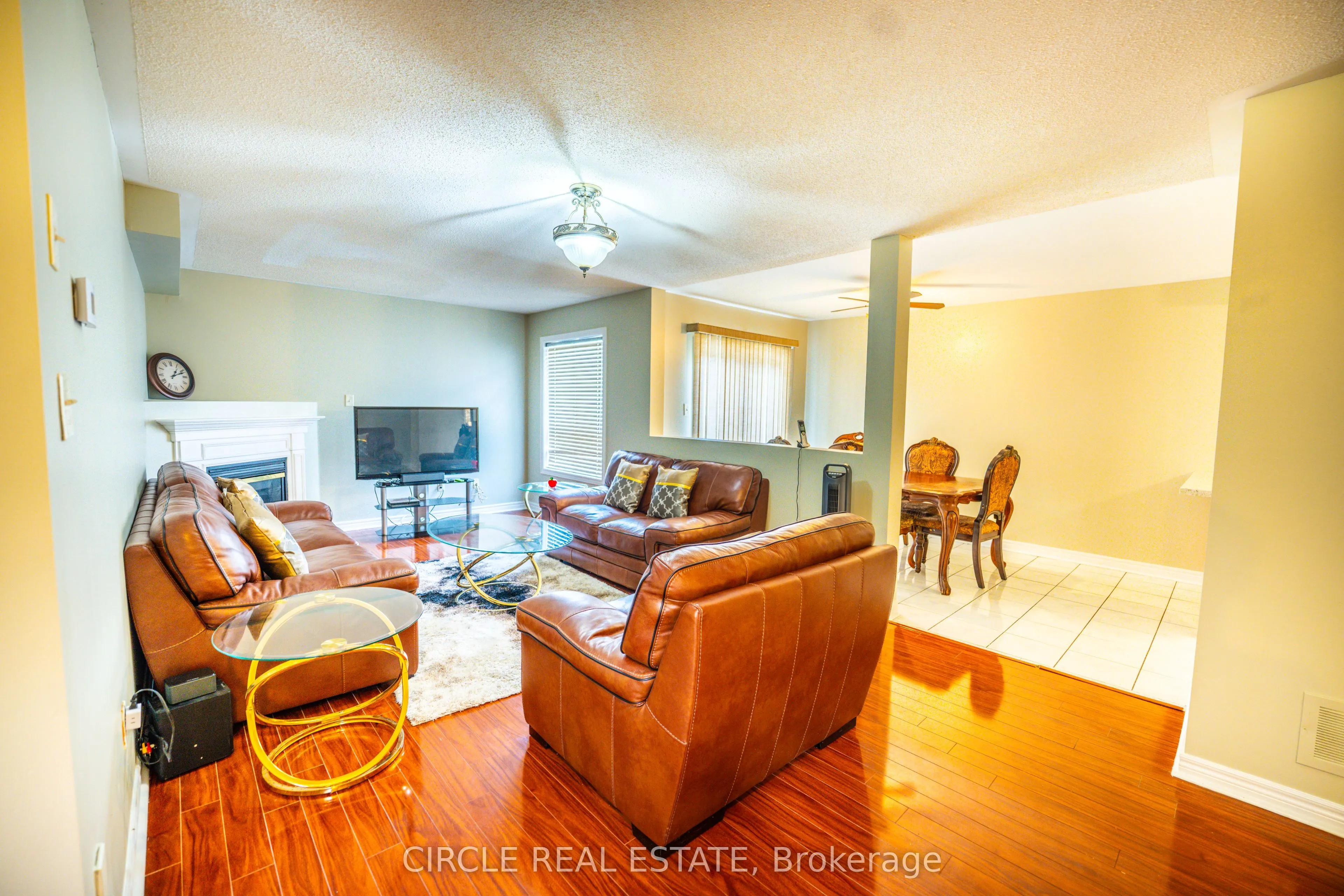 10 Gold Park Pl
