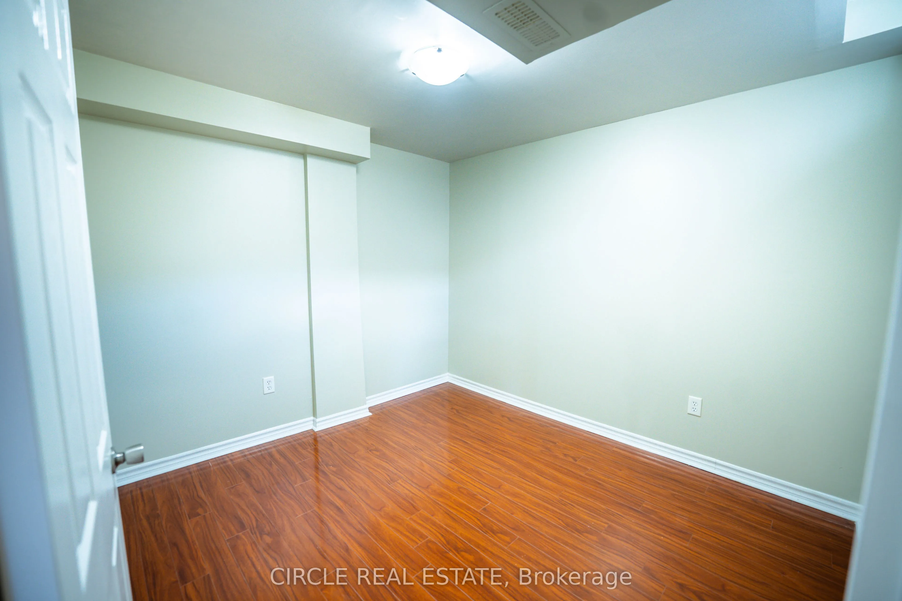 10 Gold Park Pl