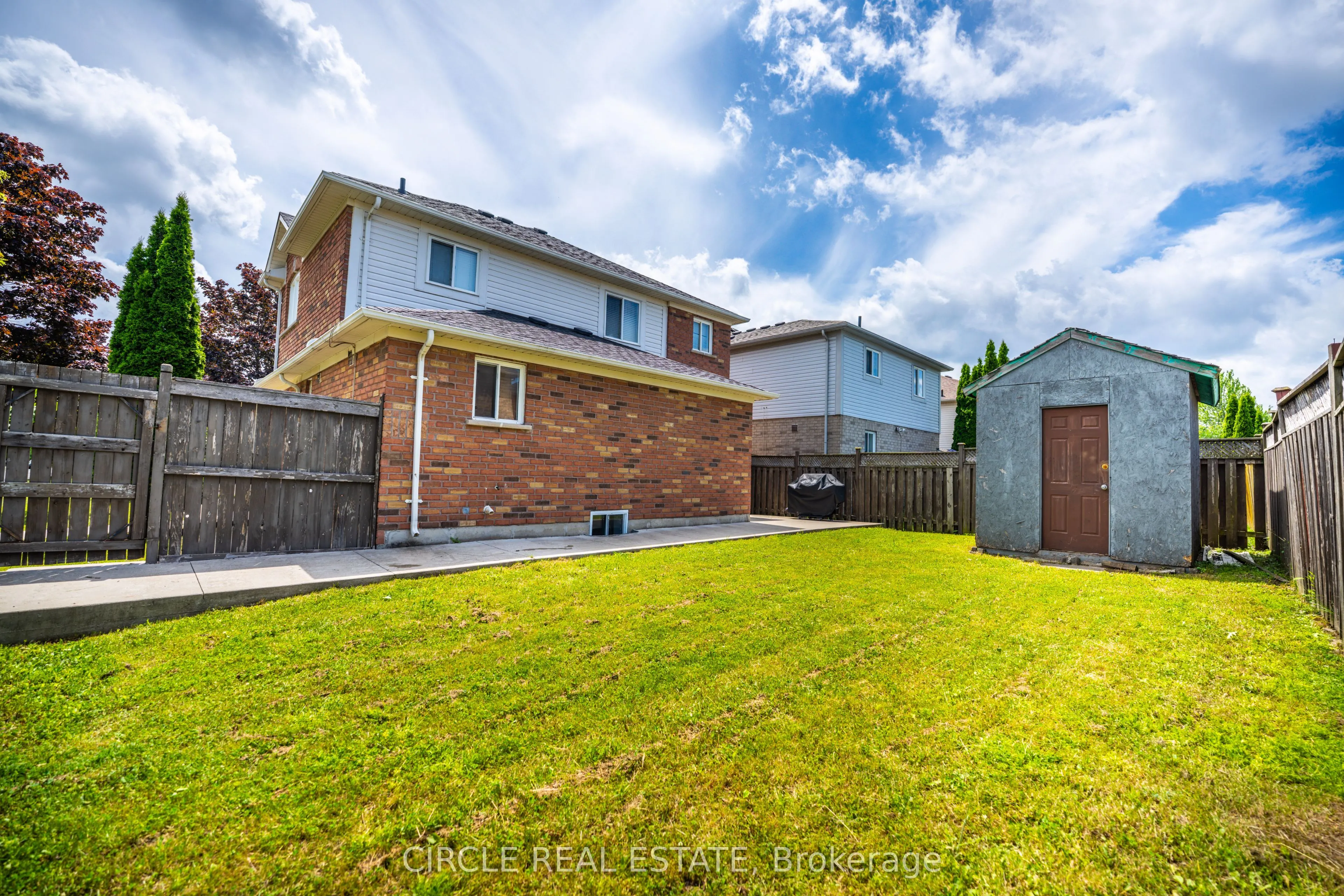 10 Gold Park Pl