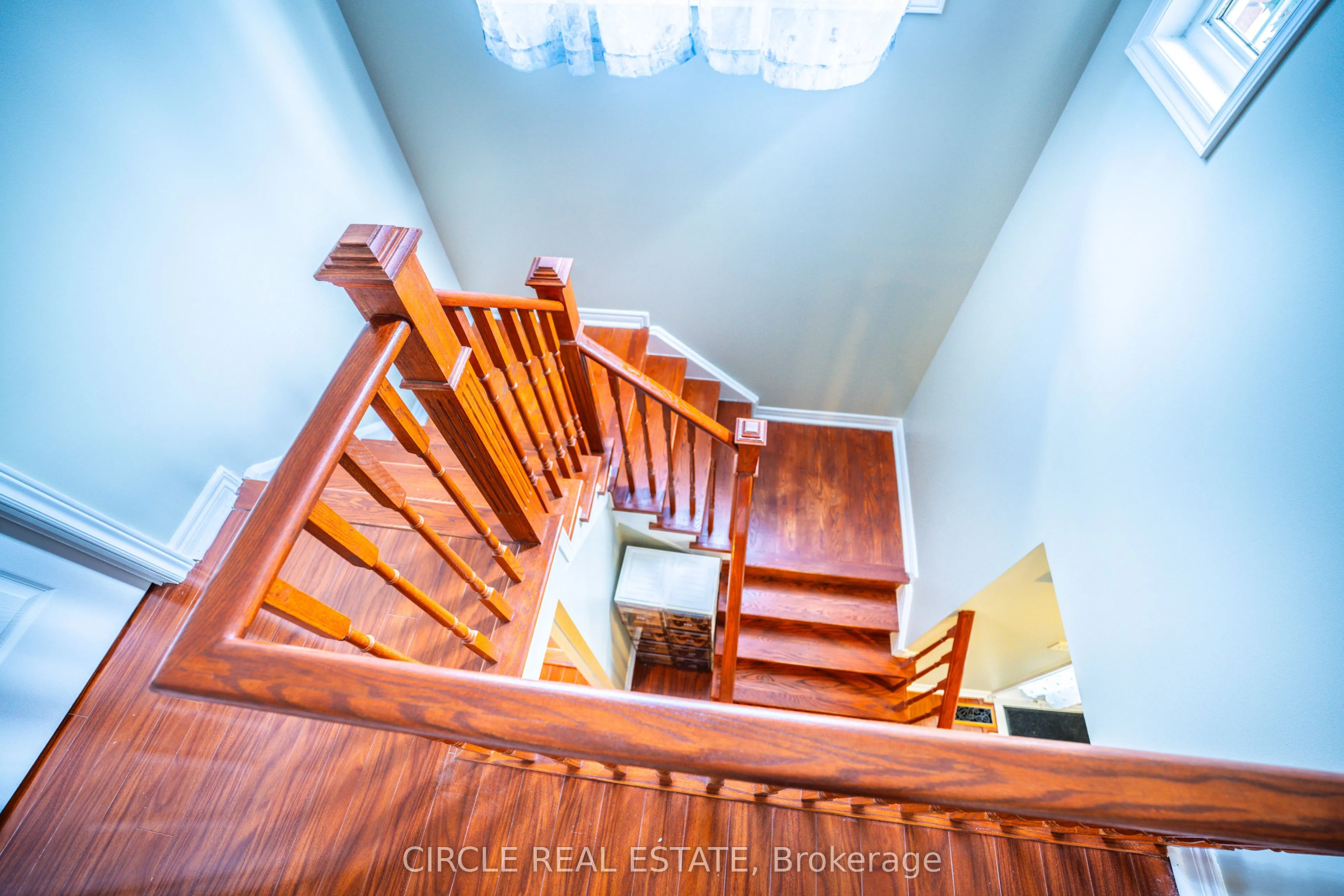 10 Gold Park Pl