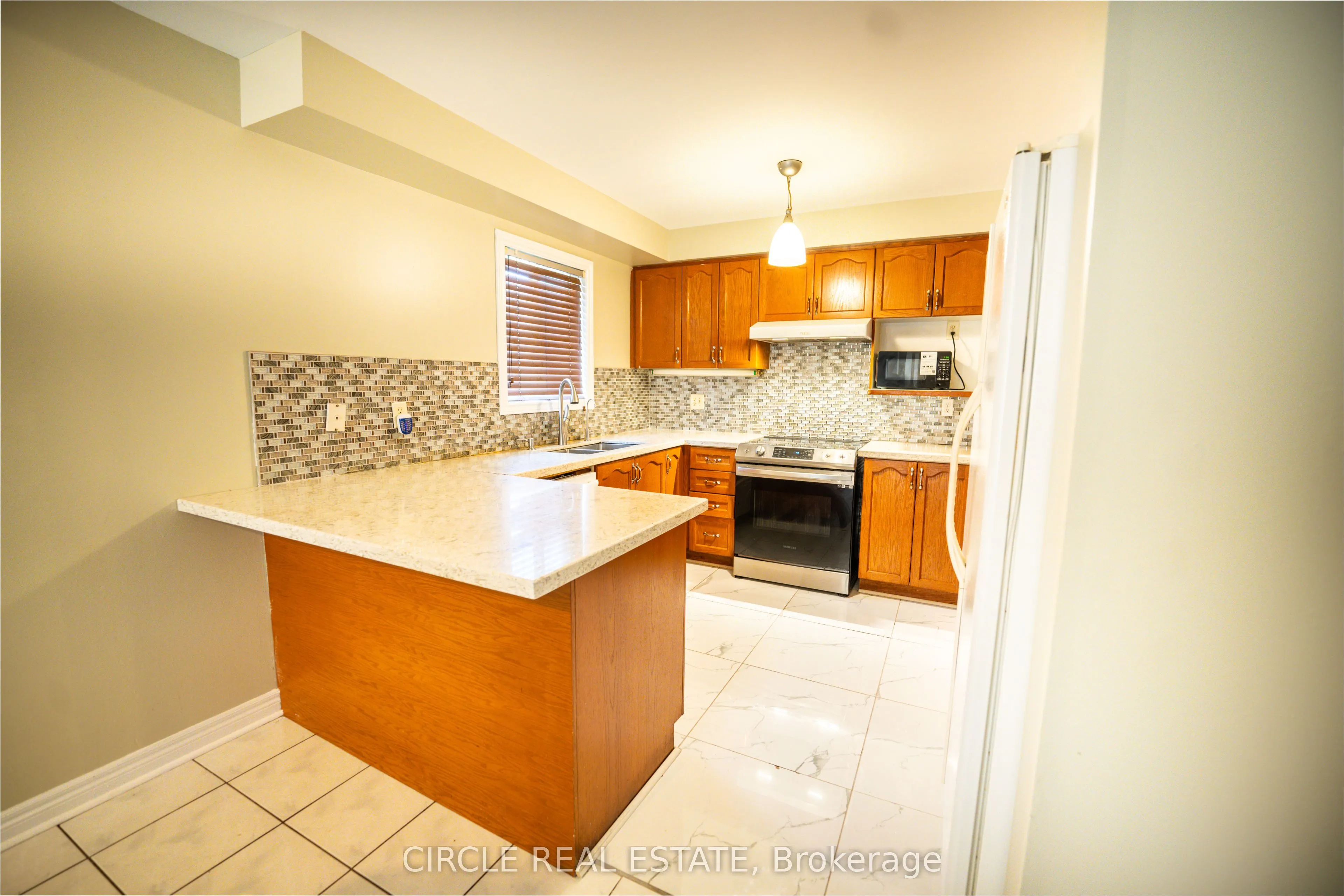 10 Gold Park Pl