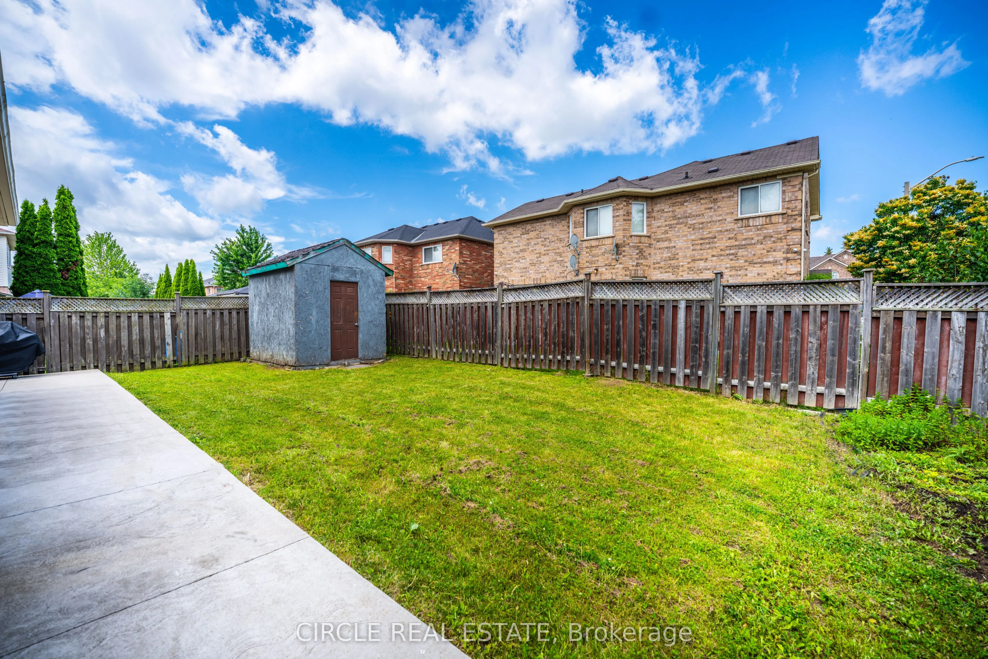 10 Gold Park Pl