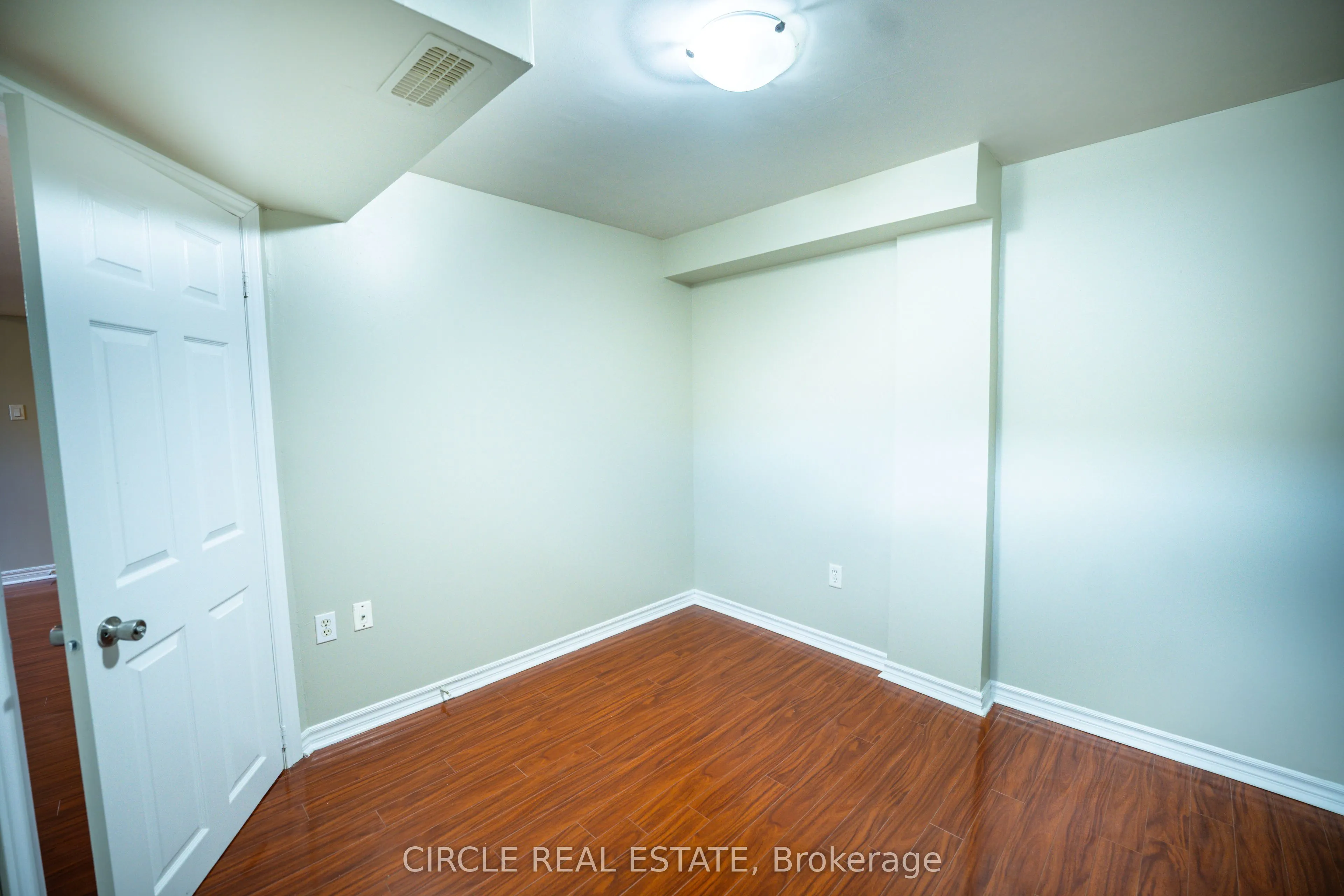 10 Gold Park Pl