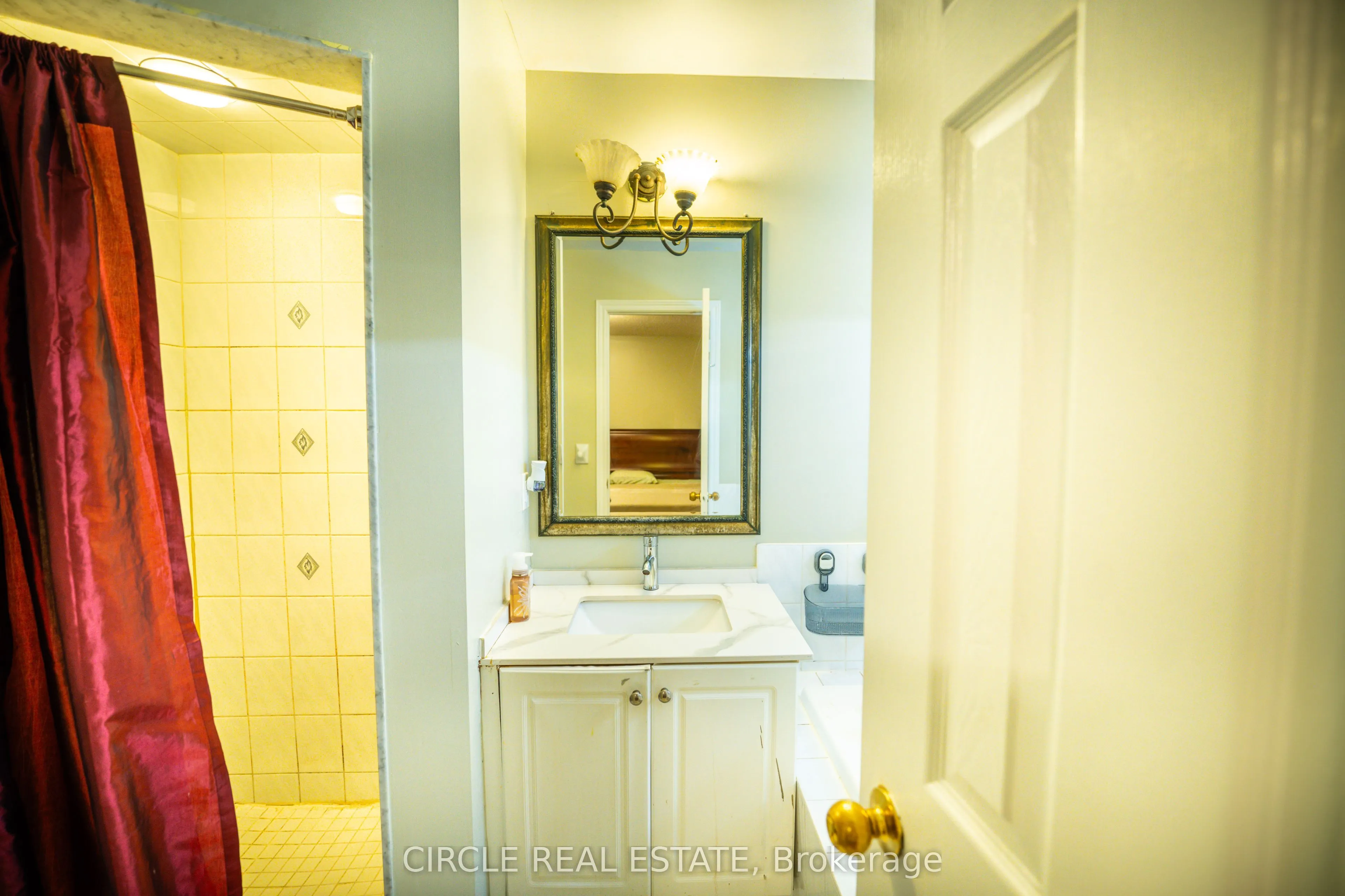 10 Gold Park Pl