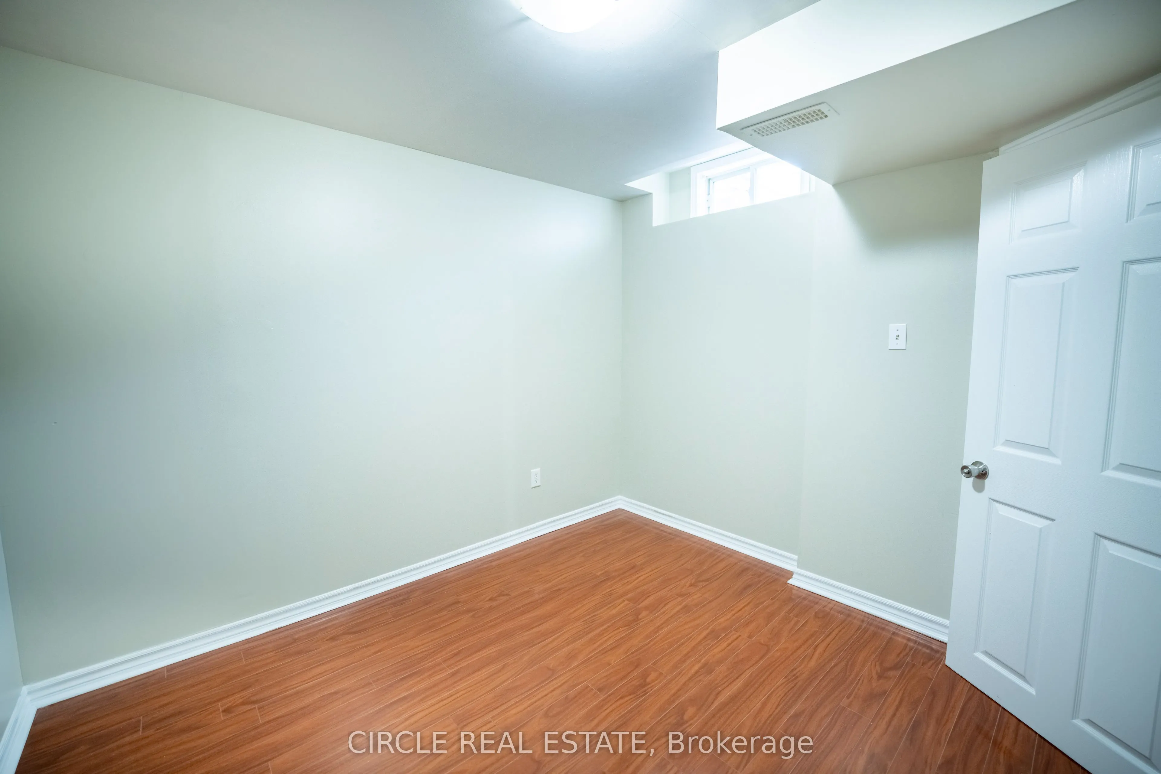 10 Gold Park Pl