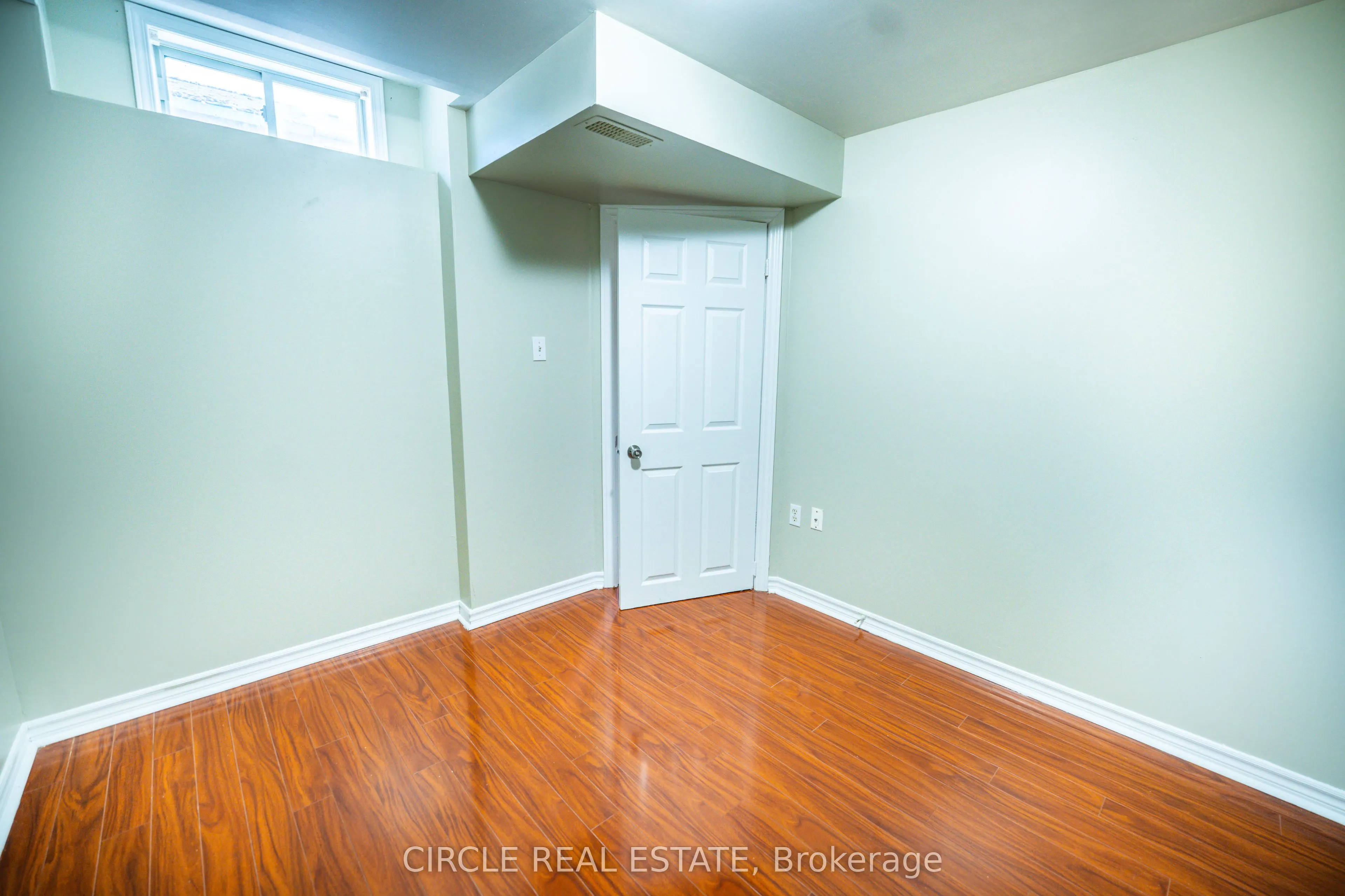 10 Gold Park Pl