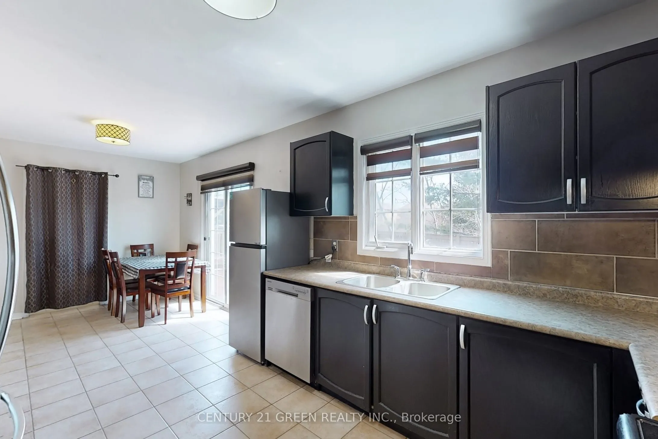 26 Dolphin Song Crescent