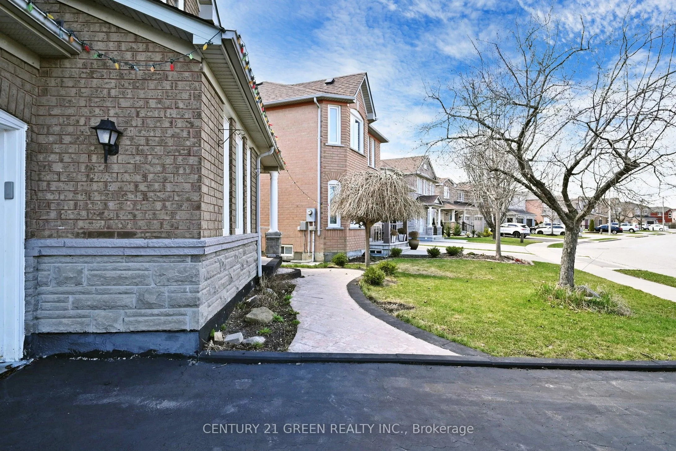 26 Dolphin Song Crescent