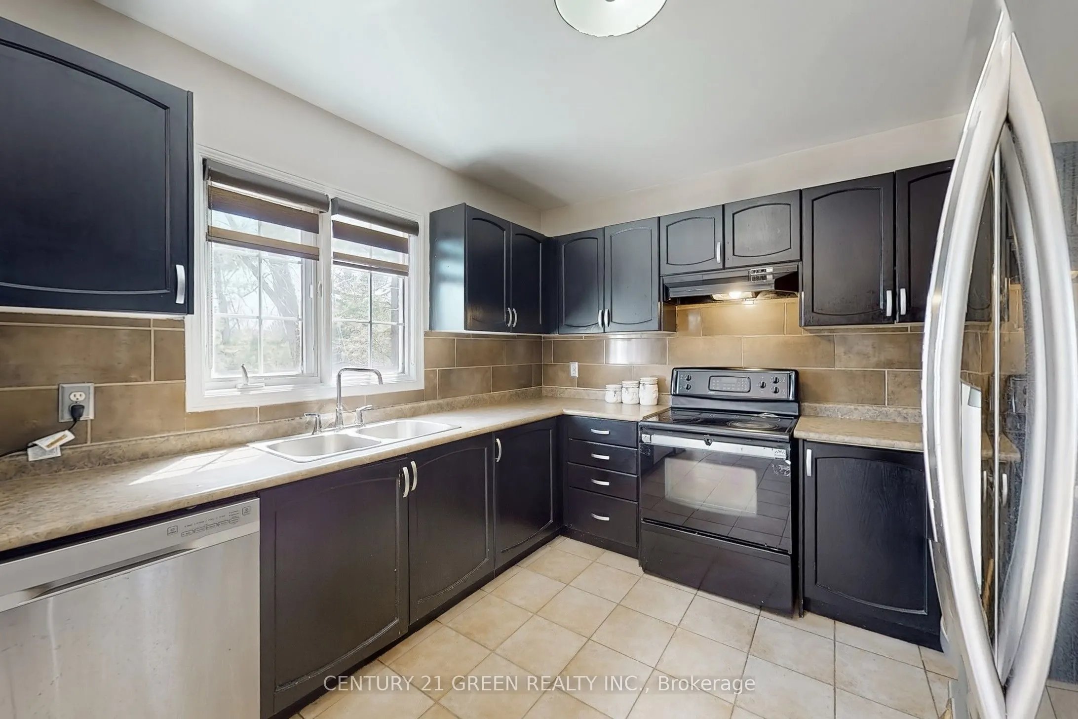 26 Dolphin Song Crescent