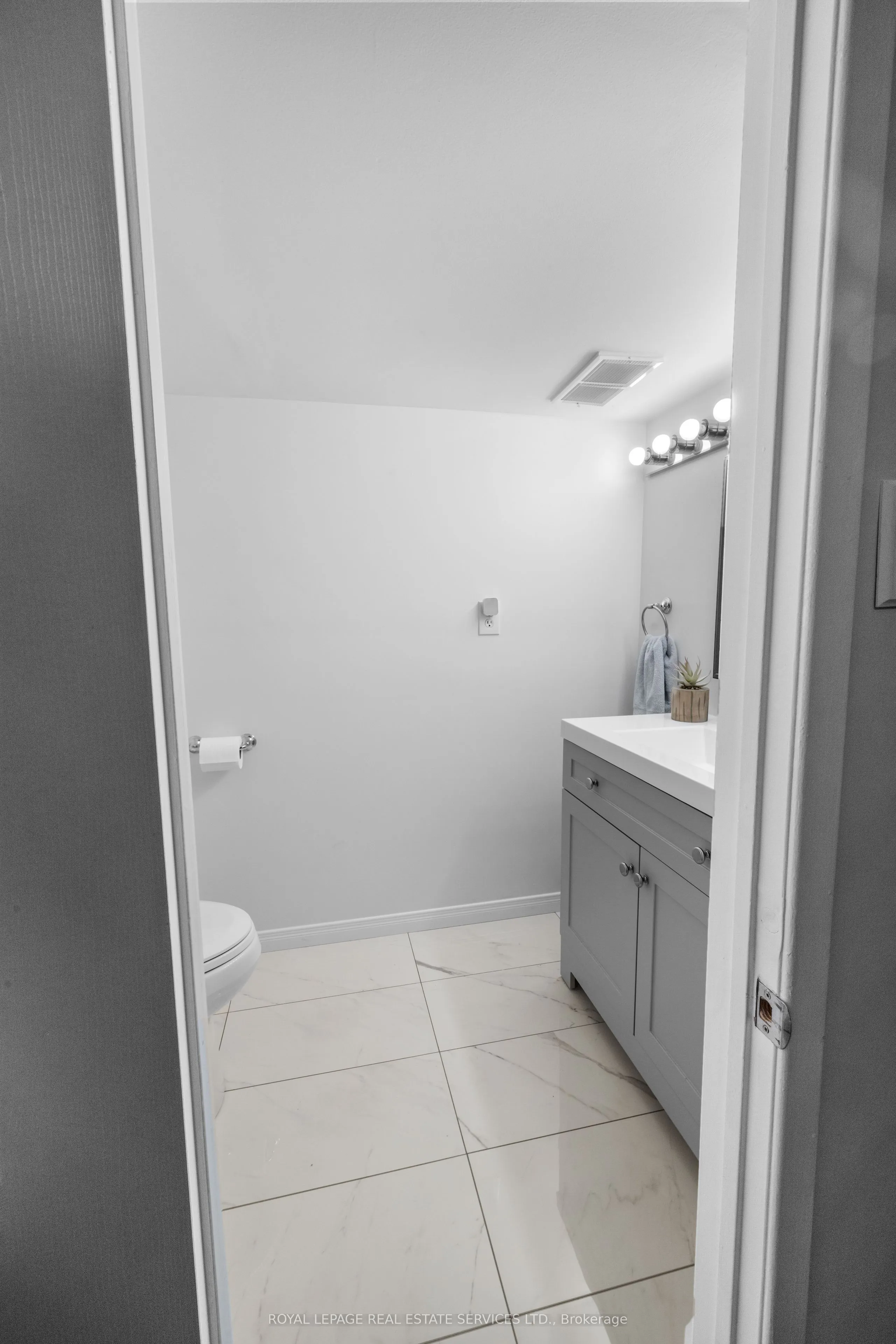 2120 Rathburn Road E, #38