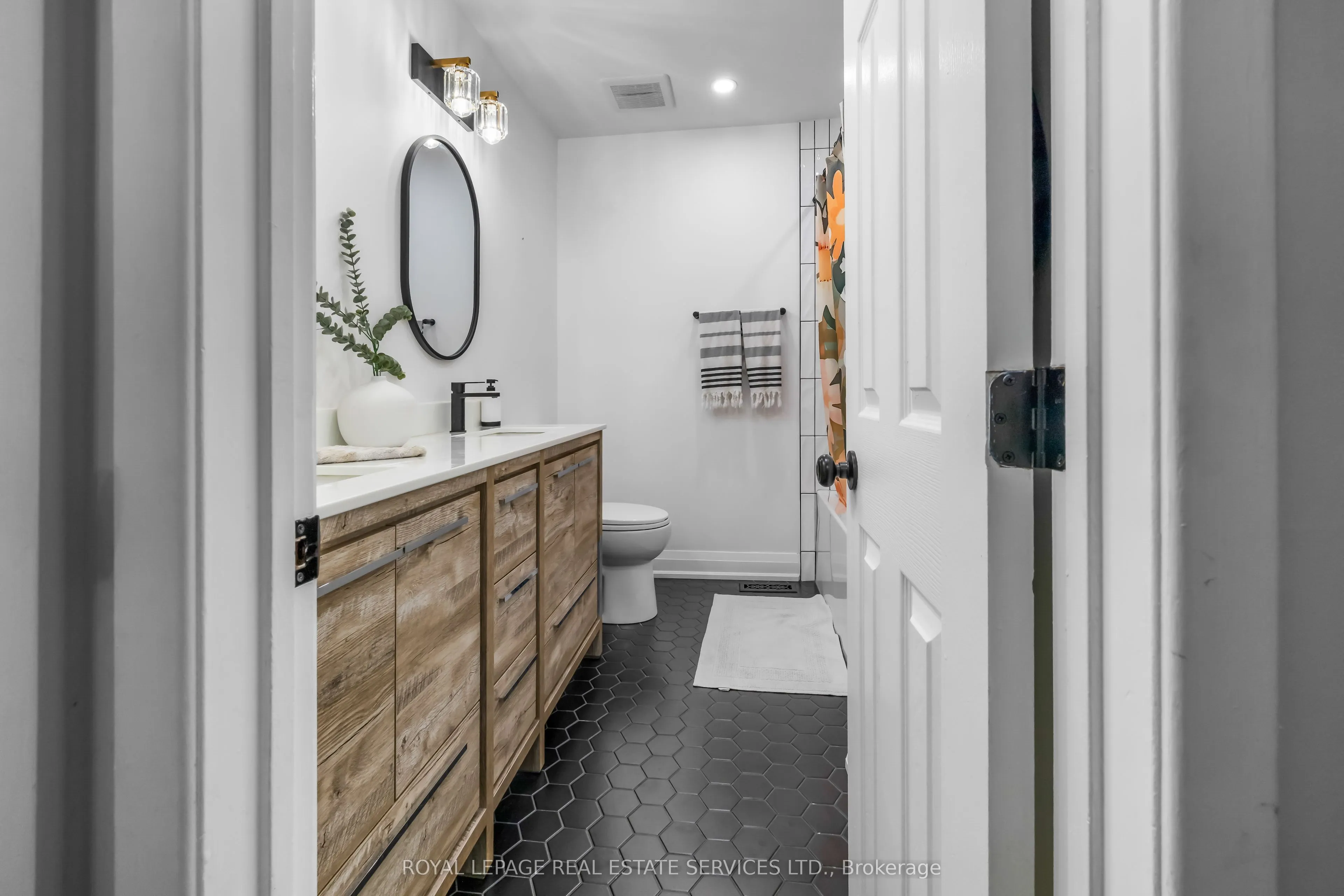 2120 Rathburn Road E, #38