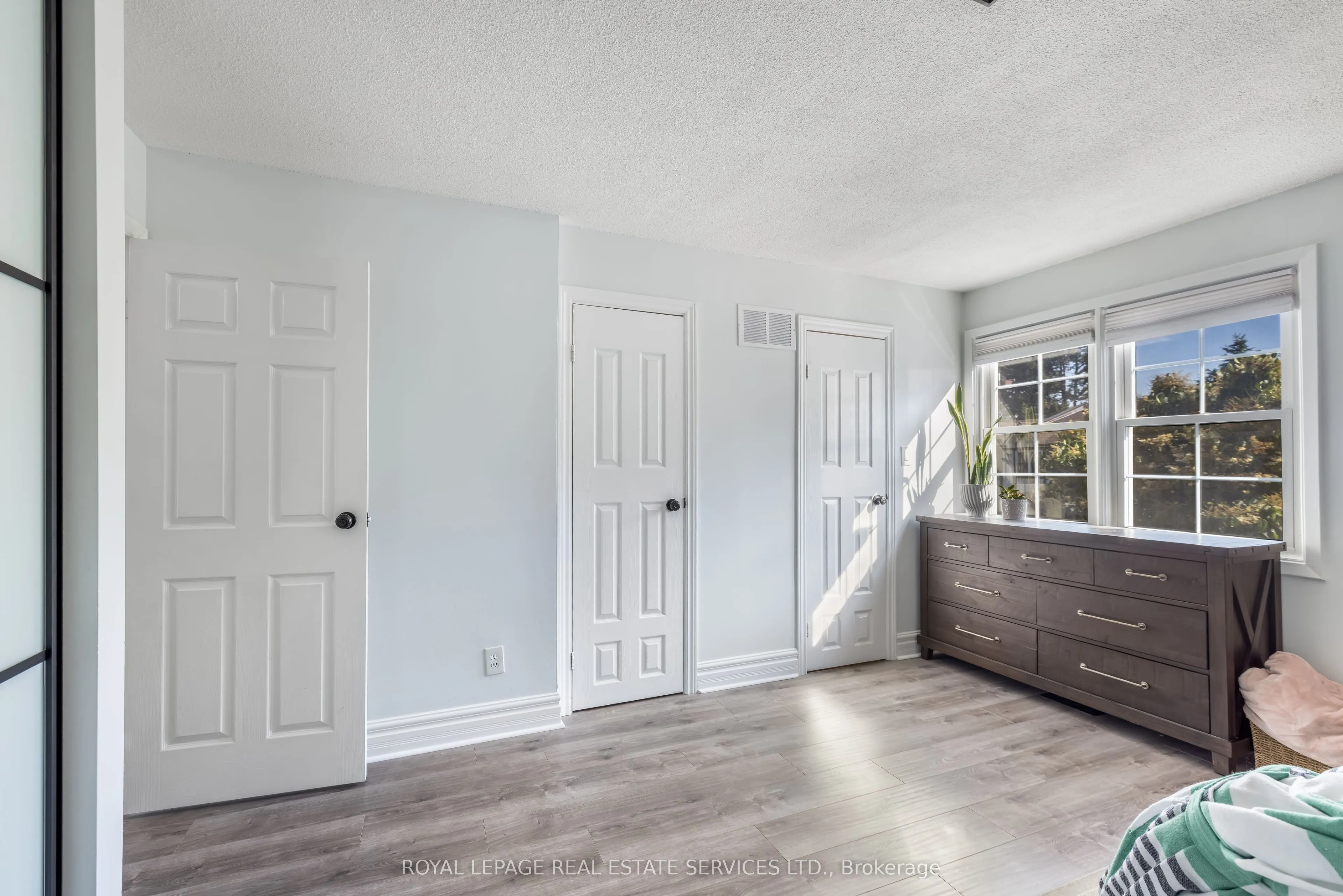 2120 Rathburn Road E, #38