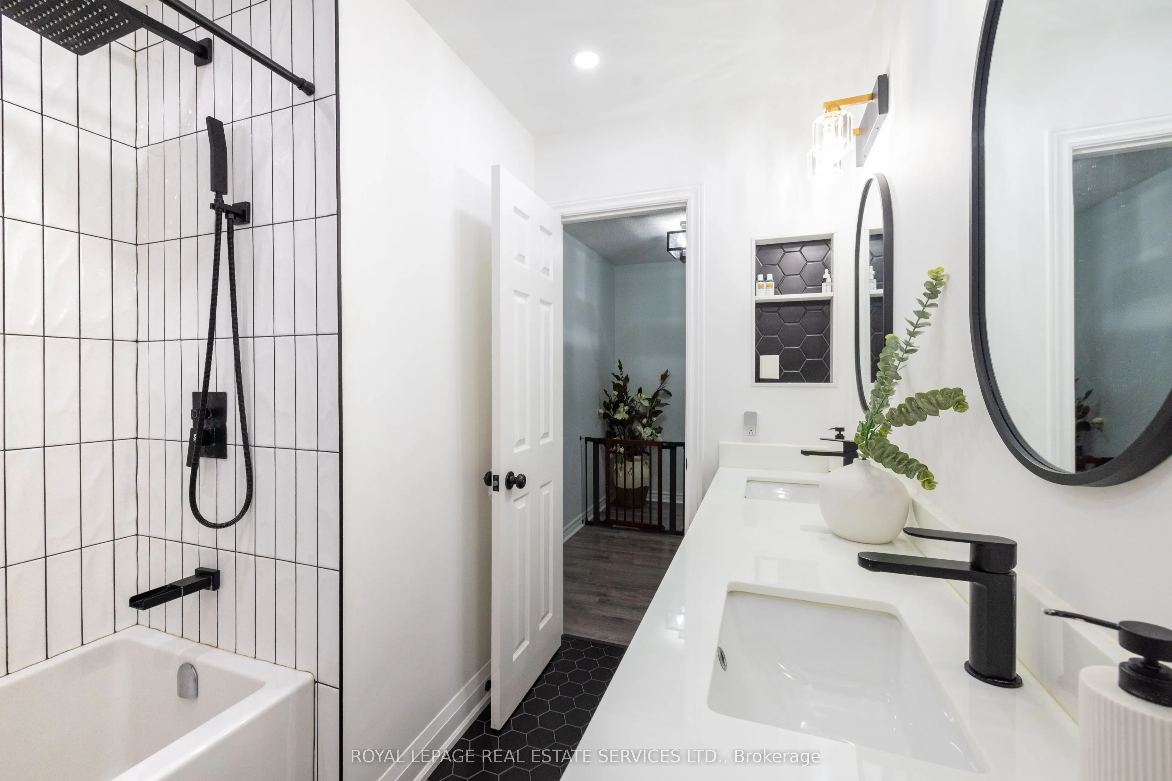 2120 Rathburn Road E, #38