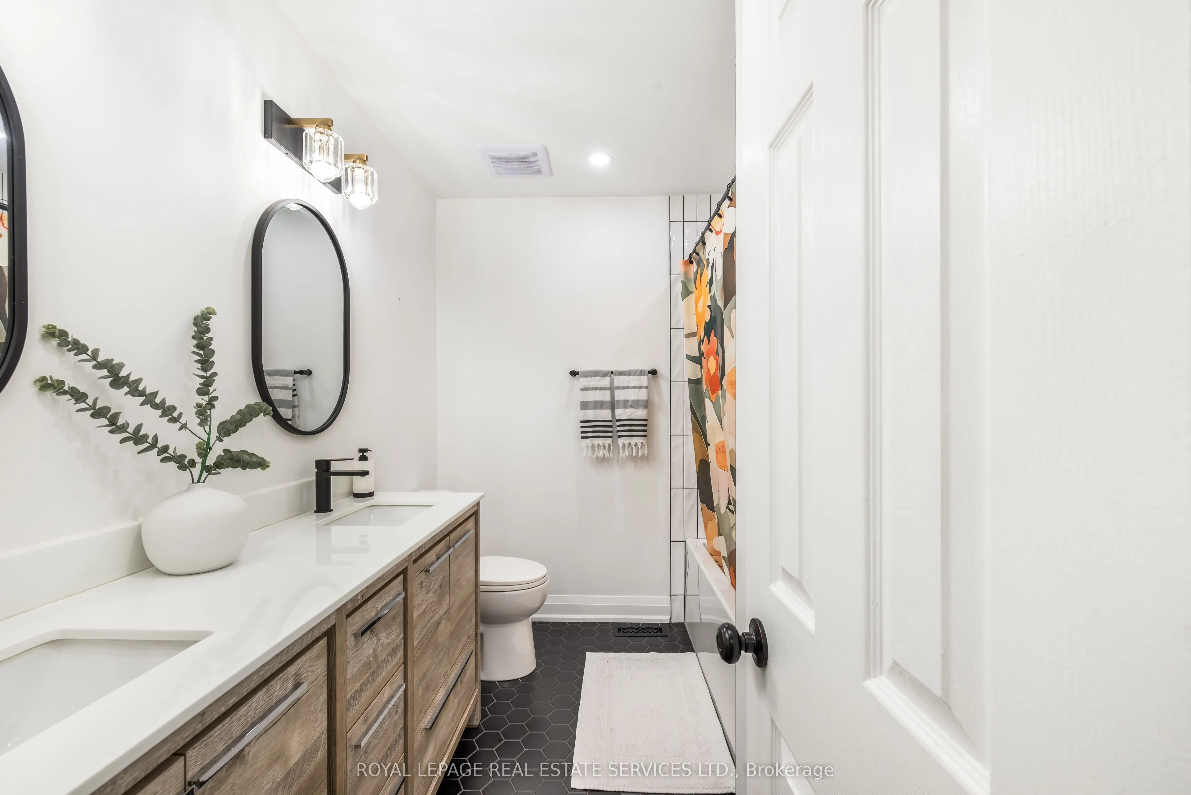 2120 Rathburn Road E, #38